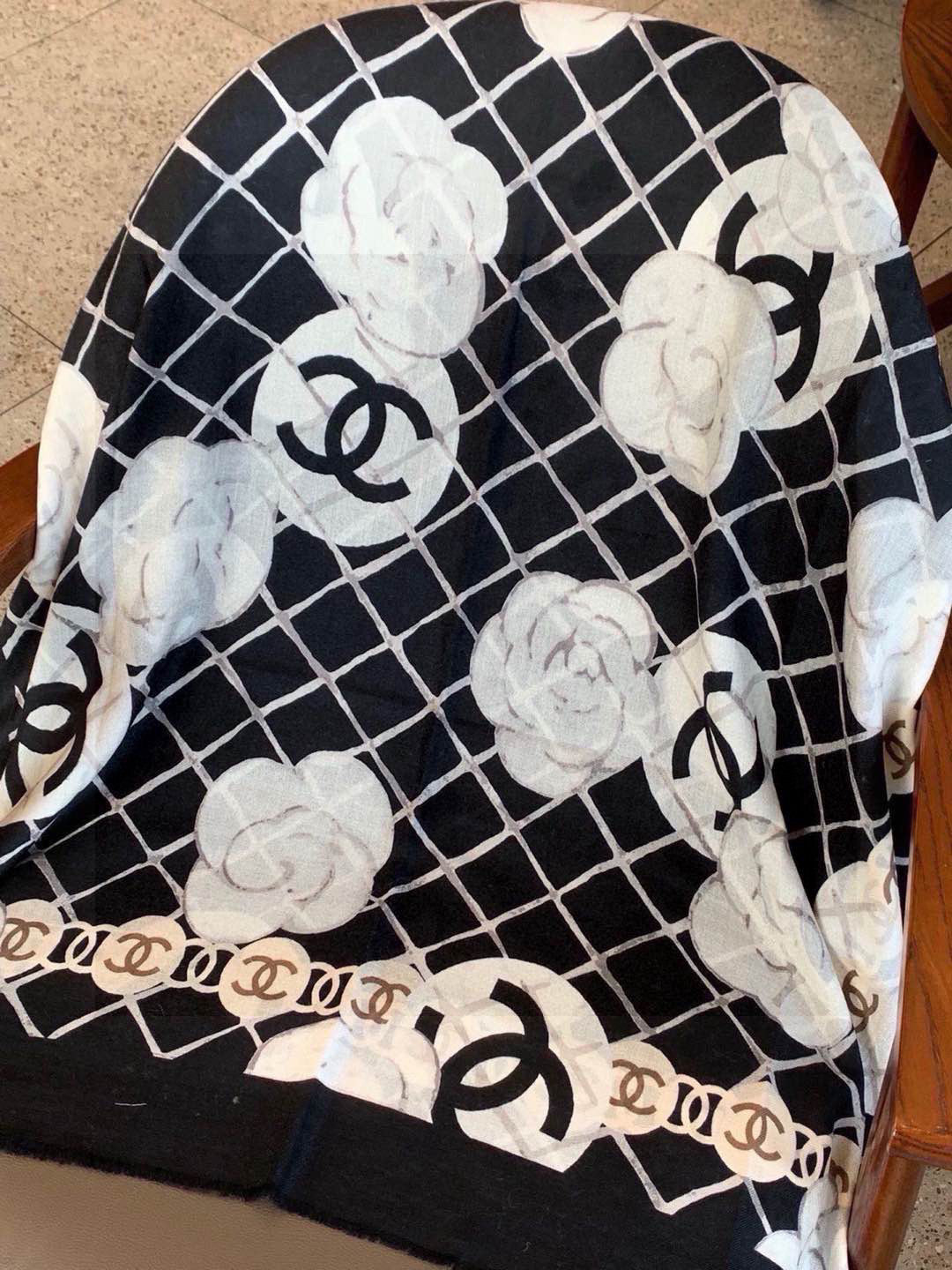 HERMES HERMES 25S SCARF 200 IN SILK 724721