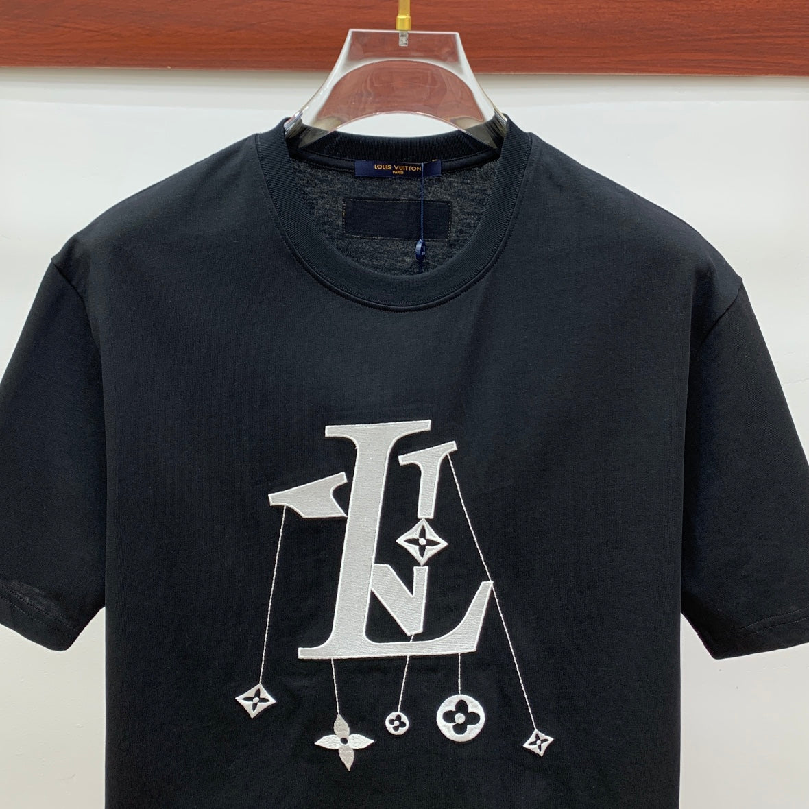 LOUIS VUITTON LV T-SHIRT IN BLACK COTTON STYLIZED LOGO 238873