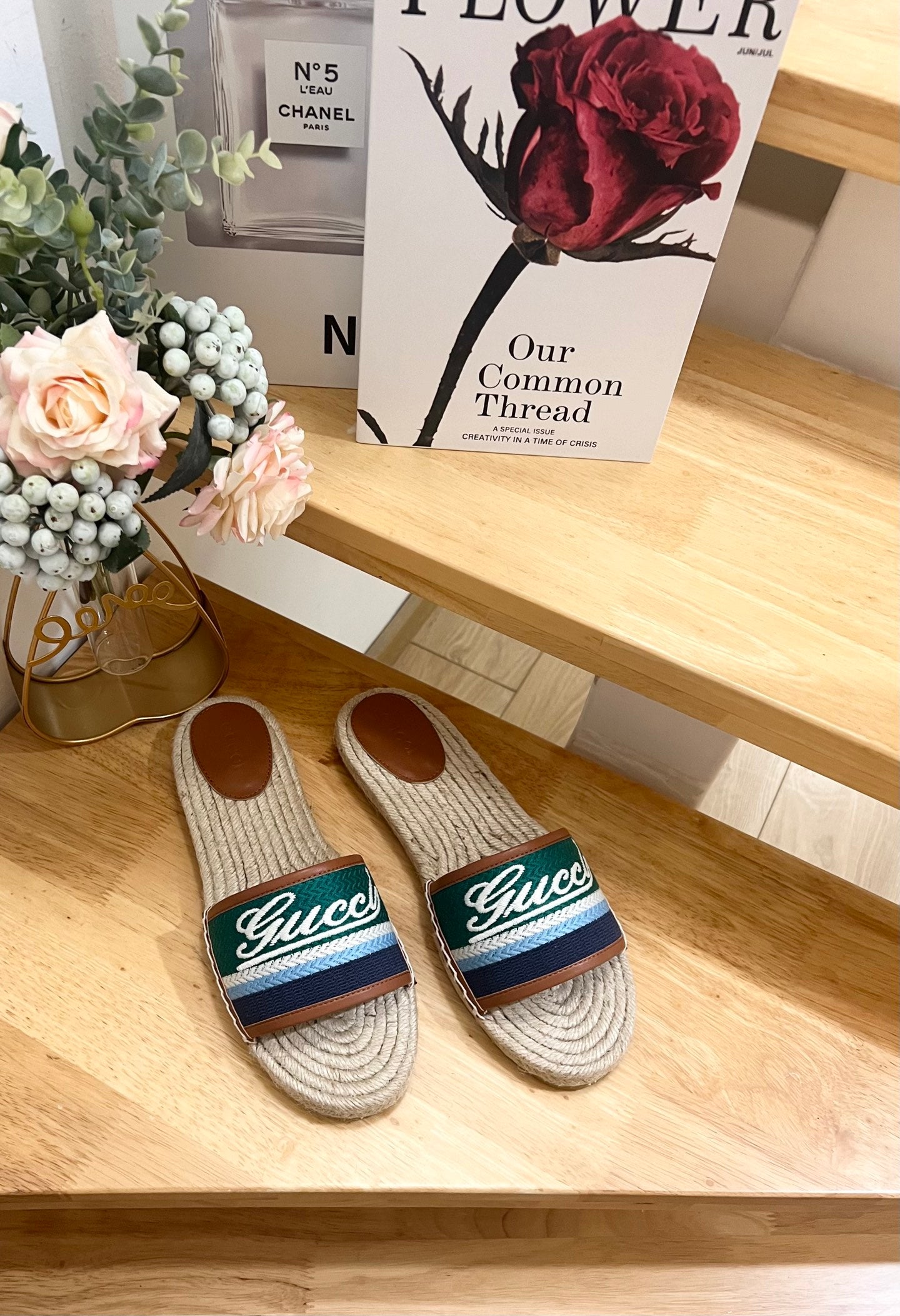GUCCI SLIDES IN MULTICOLOR RAFFIA
