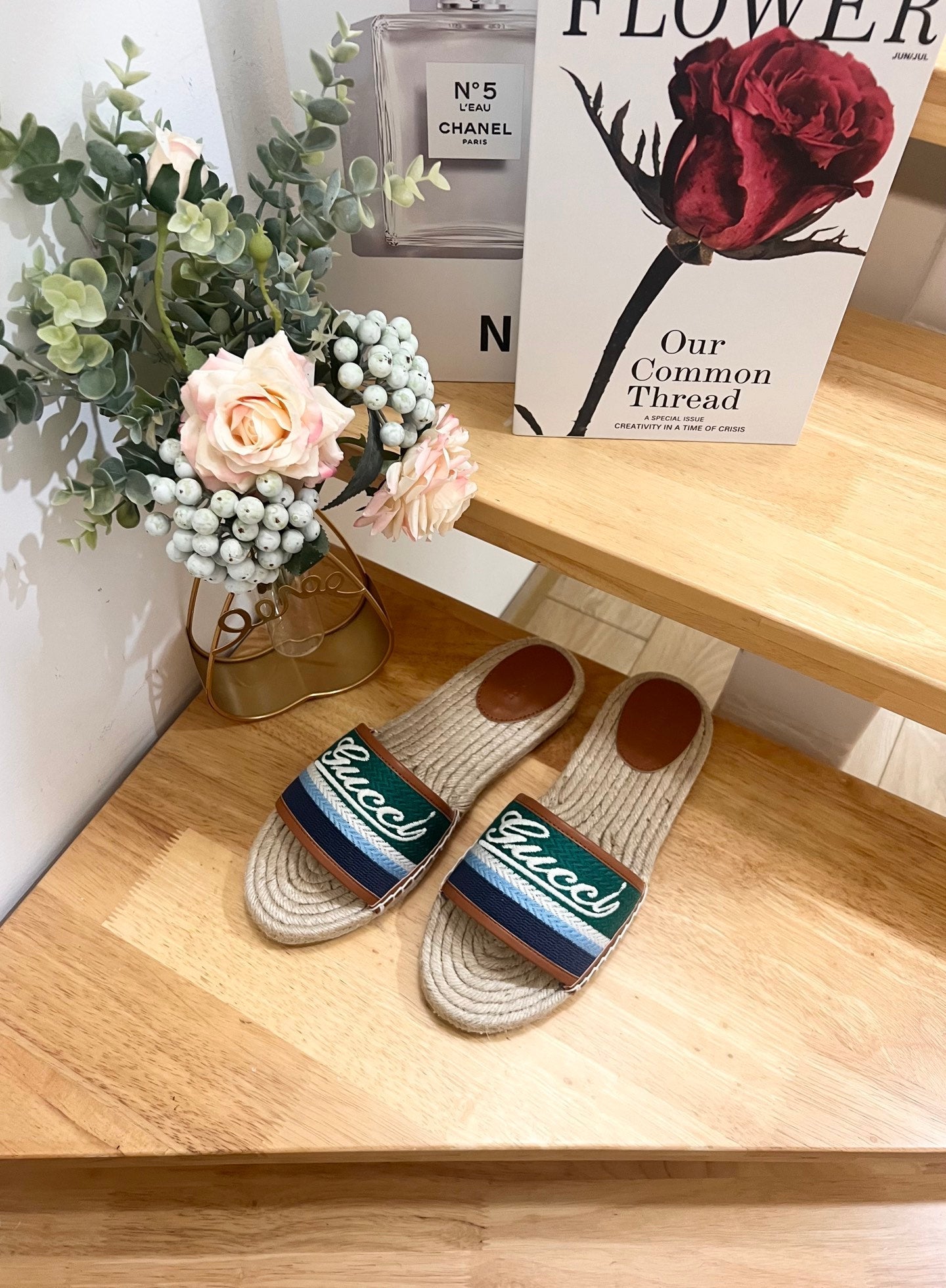 GUCCI SLIDES IN MULTICOLOR RAFFIA