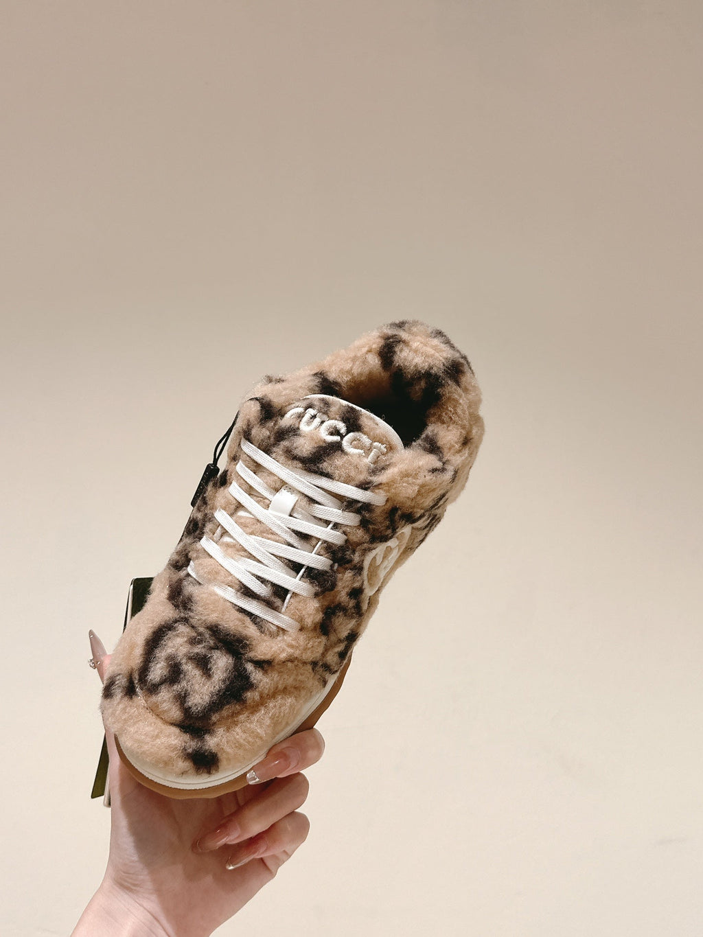 GUCCI INTERLOCKING G SNEAKER IN BEIGE WOOL