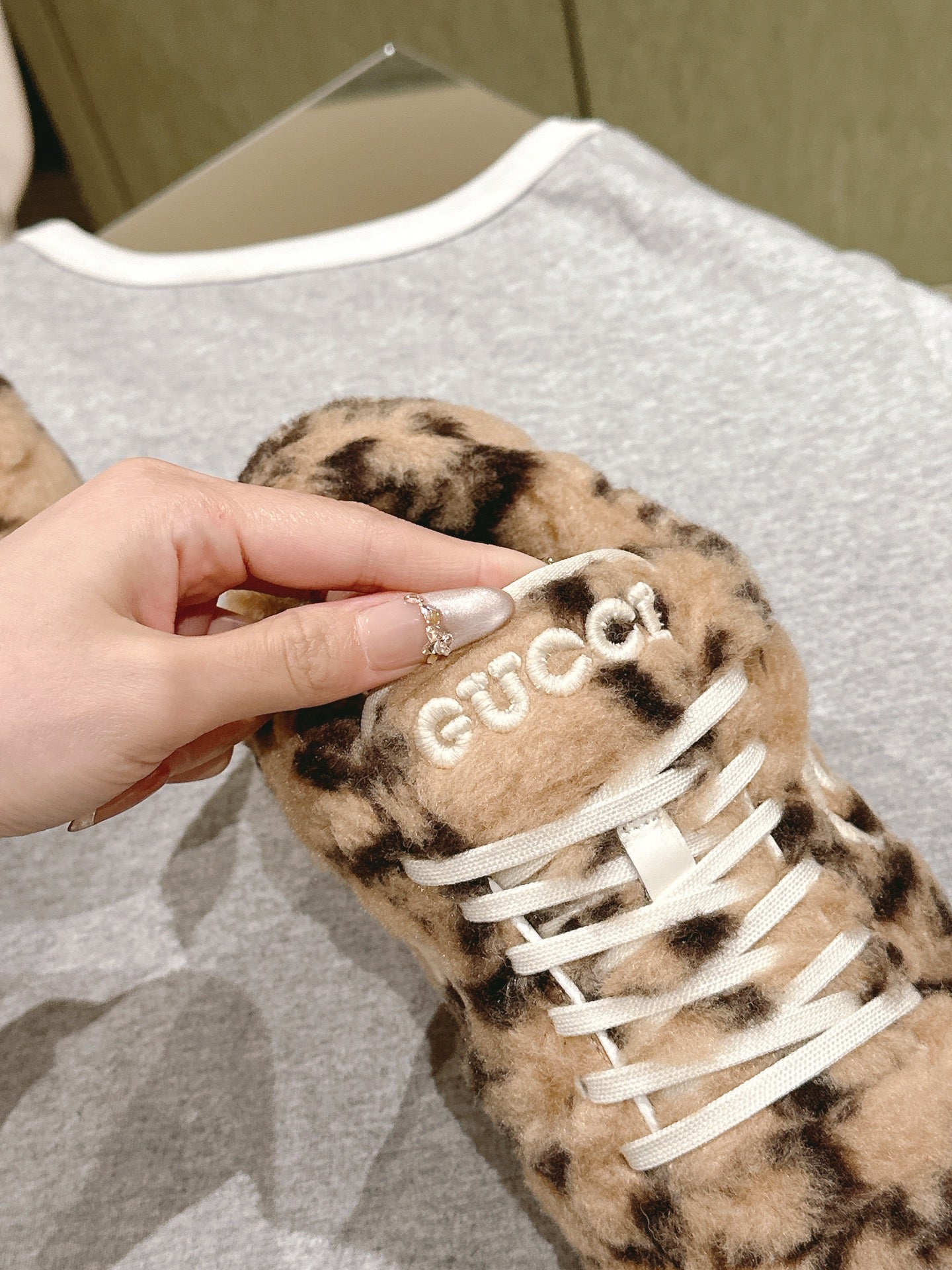 GUCCI INTERLOCKING G SNEAKER IN BEIGE WOOL