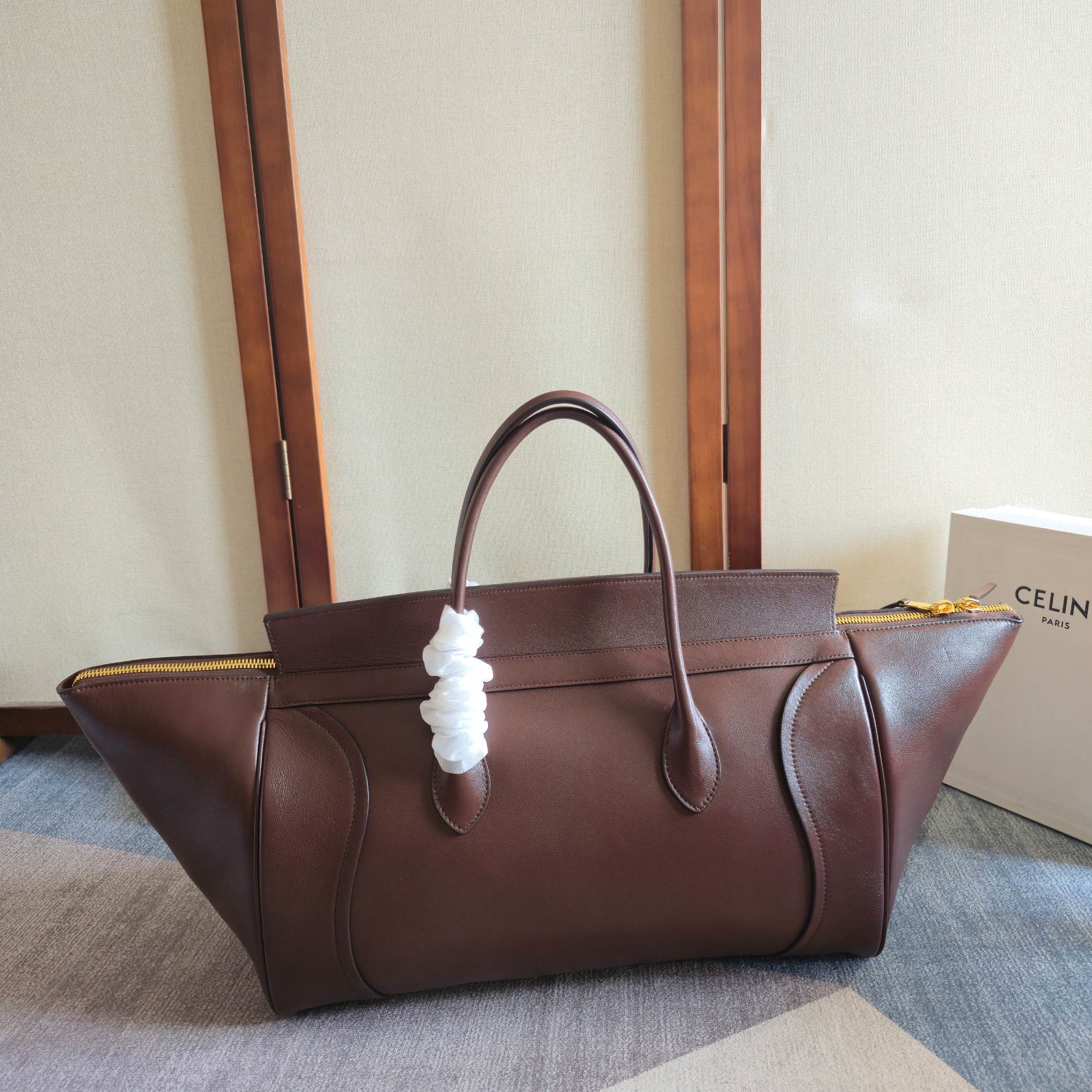 CELINE 25S MEDIUM SMILING NEW LUGGAGE 44MM IN SYRAH RED SUPPLE SHINY LAMBSKIN