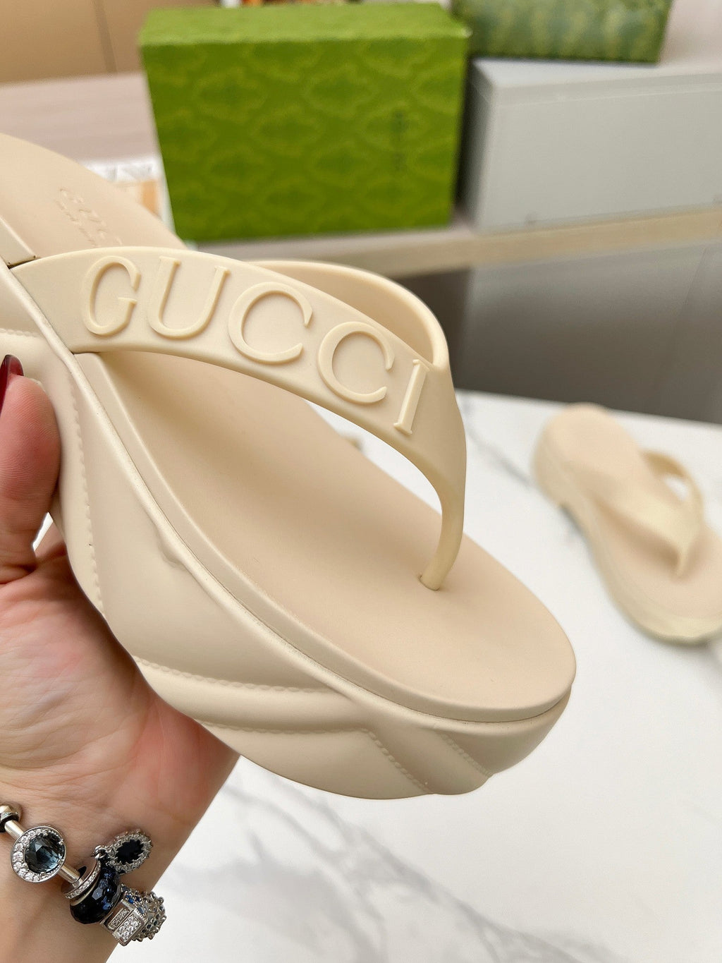 GUCCI THONG PLATFORM IN BEIGE CREAM IMPORTED TPU