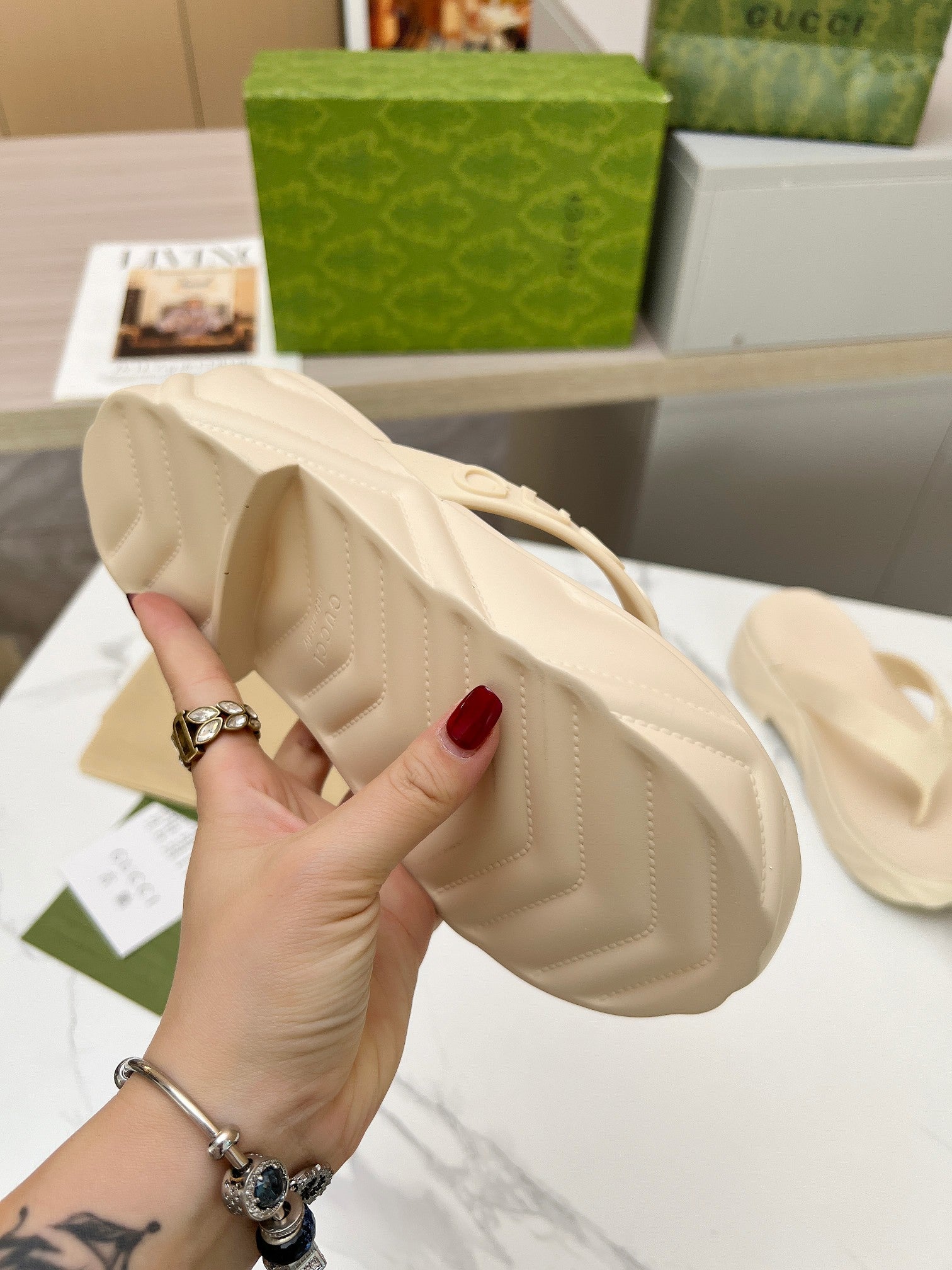 GUCCI THONG PLATFORM IN BEIGE CREAM IMPORTED TPU