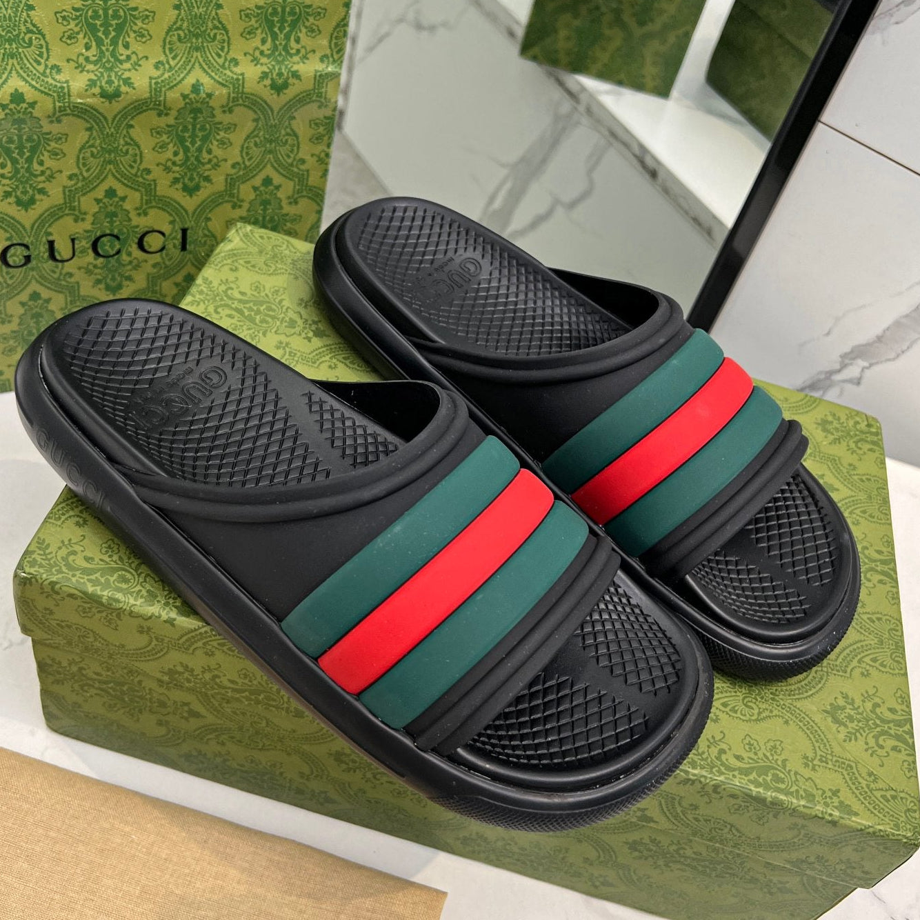GUCCI PLATFORM SLIPPERS IN BLACK MIX GREEN AND RED IMPORTED TPU