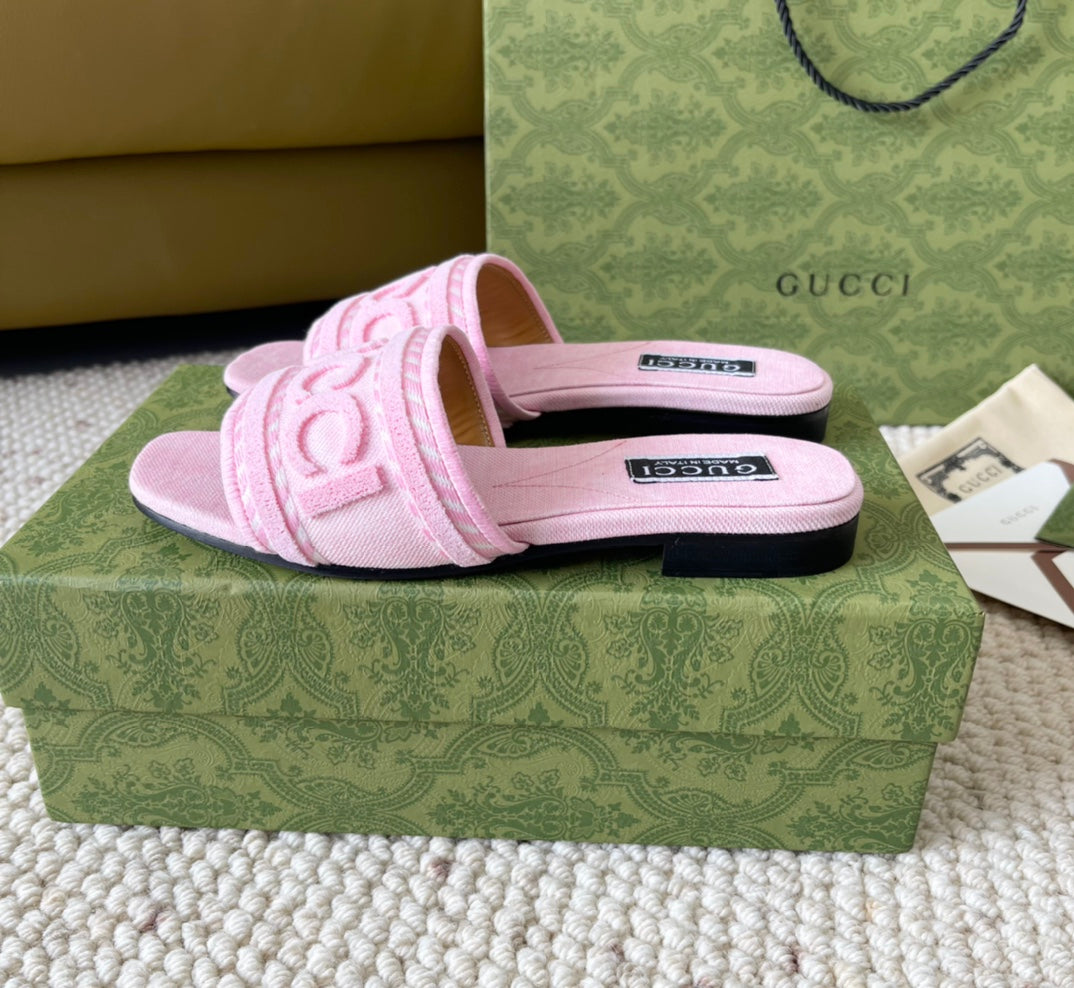 GUCCI SLIDE SANDAL WITH  SCRIPT PASTEL PINK DENIM