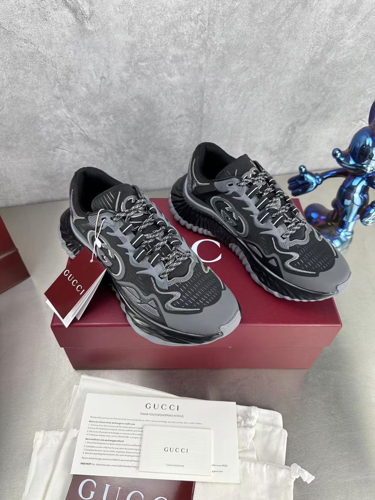 GUCCI RIPPLE SNEAKER IN LIGHT GRAY MIX BLACK LAMBSKIN AND FABRIC