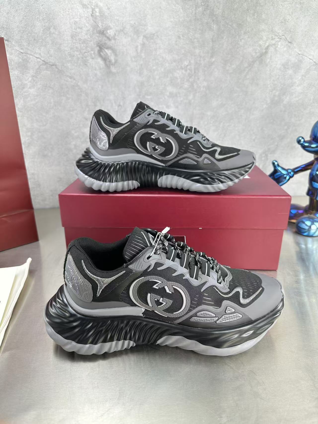 GUCCI RIPPLE SNEAKER IN LIGHT GRAY MIX BLACK LAMBSKIN AND FABRIC
