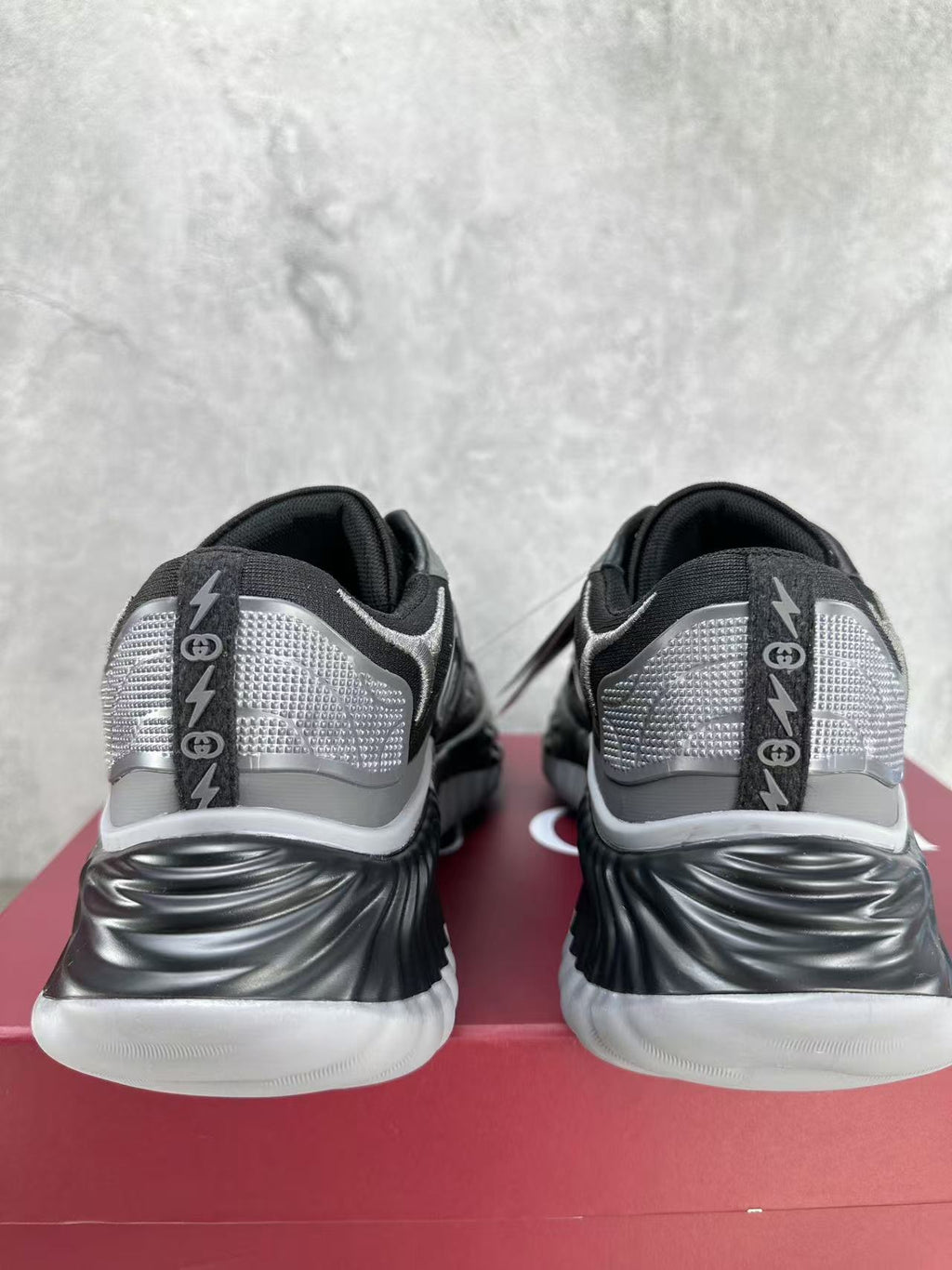 GUCCI RIPPLE SNEAKER IN LIGHT GRAY MIX BLACK LAMBSKIN AND FABRIC
