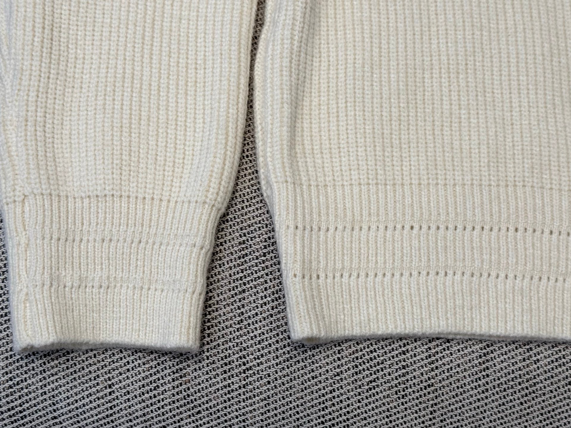 MIUMIU CARDIGAN STYLE 809