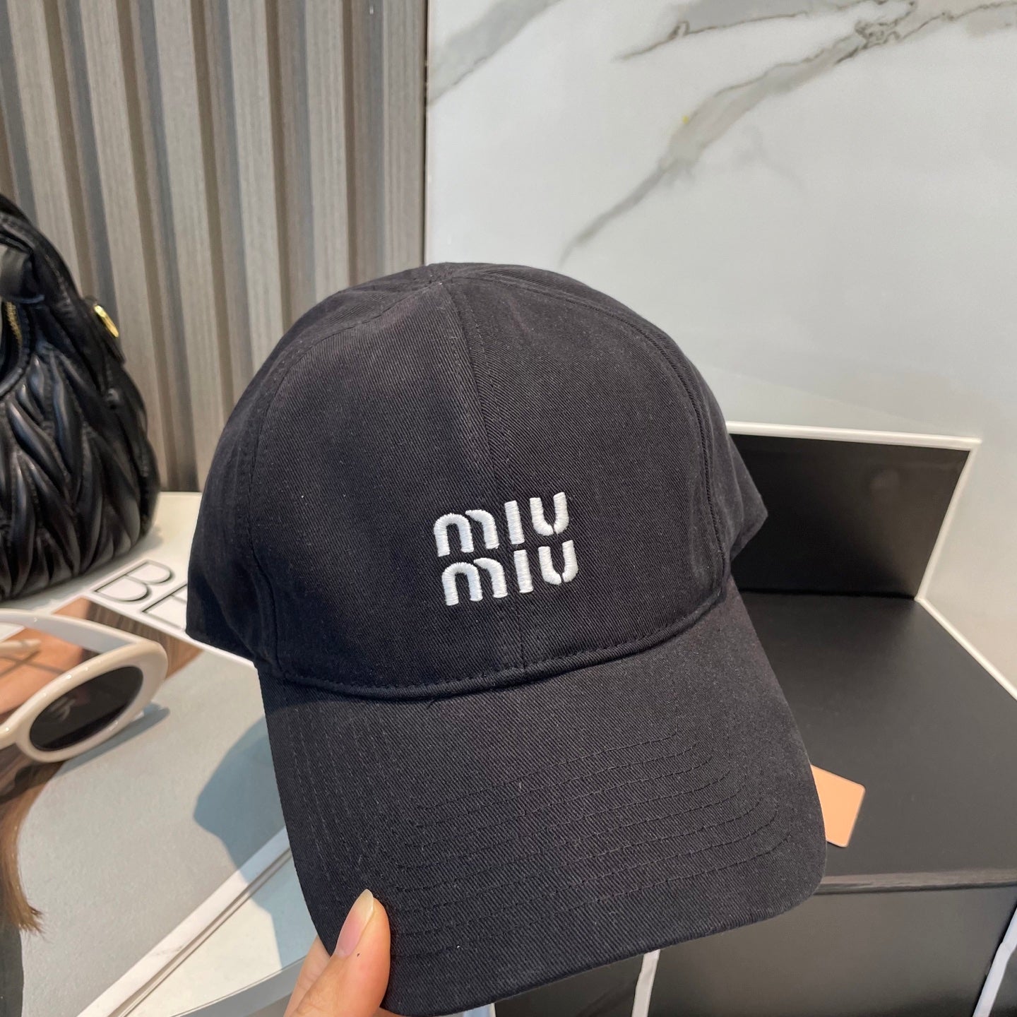 MM BASEBALL CAP IN BLACK FABRIC BRAND EMBROIDERY