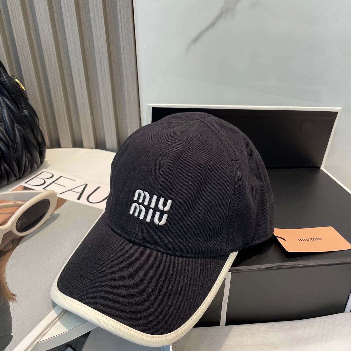MM BASEBALL CAP IN BLACK AND WHITE FABRIC STYLE 2