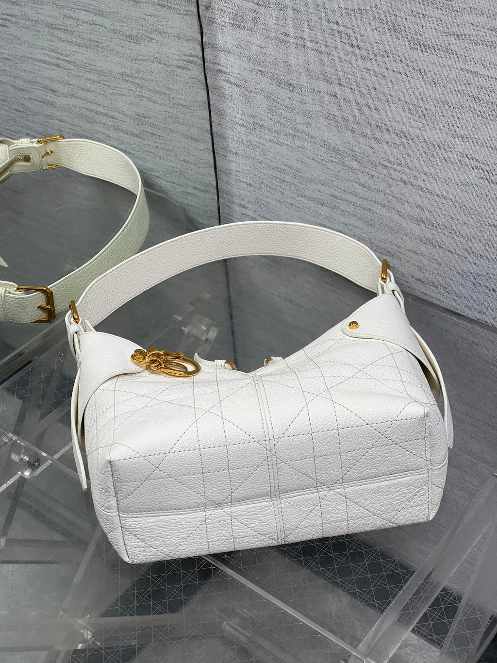 DIOR 25S SMALL VOYAGE BAG 23 IN IVORY FLAT MACROCANNAGE GRAINED CALFSKIN