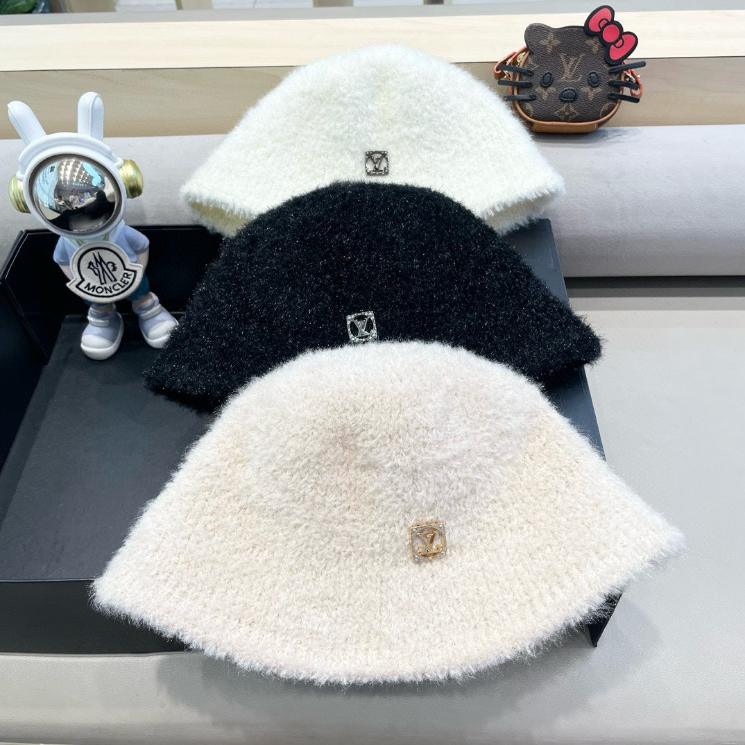 LOUIS VUITTON BUCKET HAT IN BEIGE RABBIT FUR 404832