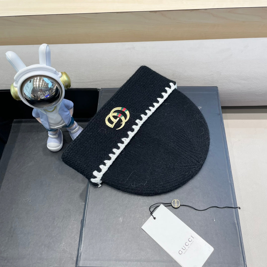 GUCCI BEANIE HAT IN BLACK WOOL 416413