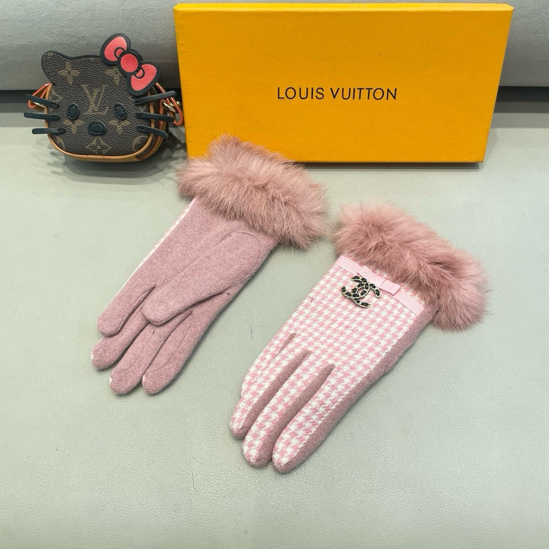 CHANEL GLOVES IN PASTEL PINK MIX WHITE WOOL AND RABBIT FUR 417181