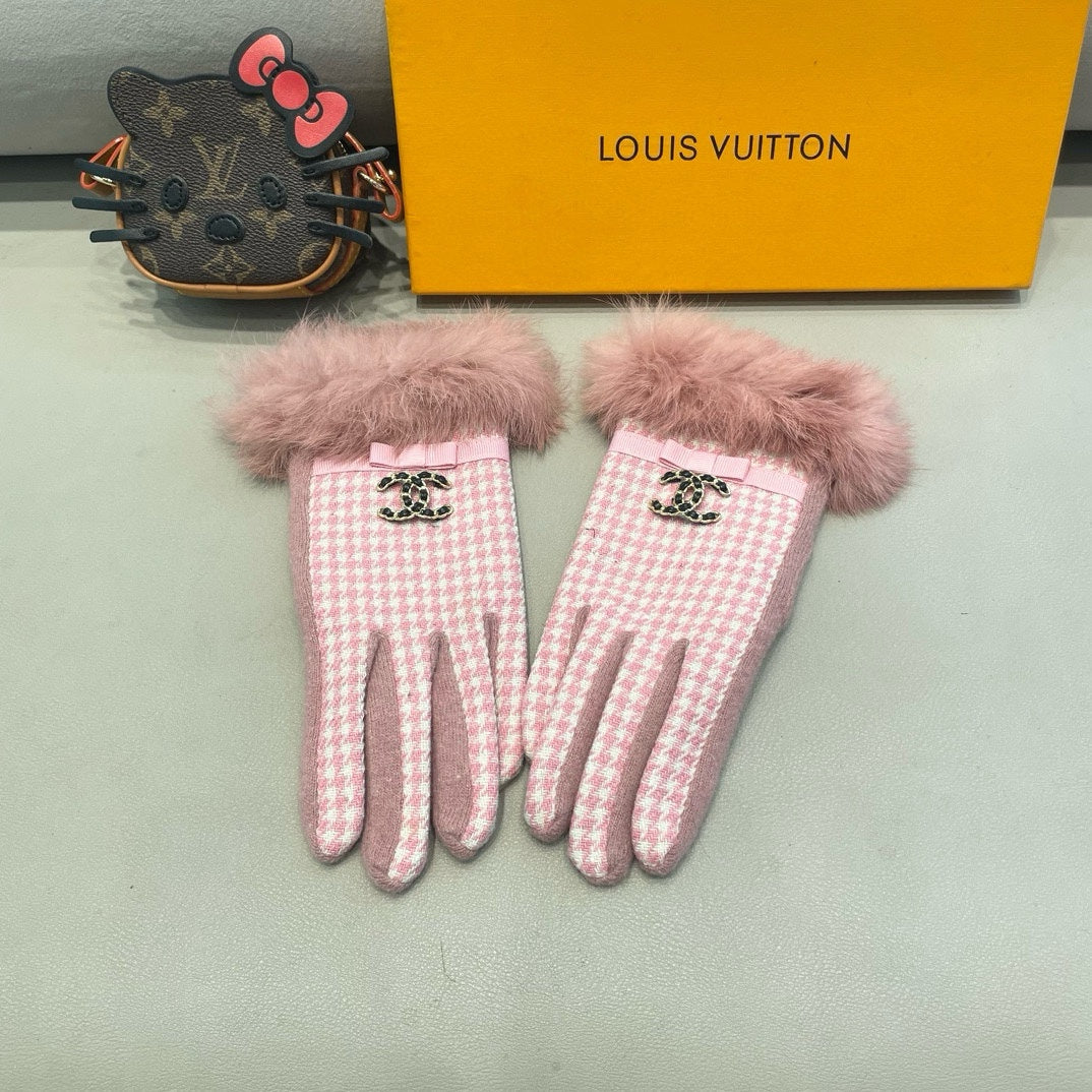CHANEL GLOVES IN PASTEL PINK MIX WHITE WOOL AND RABBIT FUR 417181