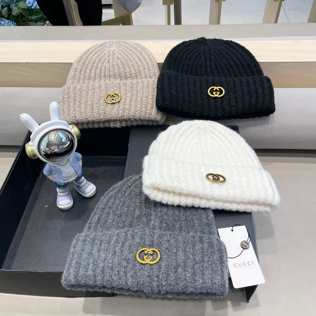 GUCCI BEANIE HAT IN BLACK WOOL 434959