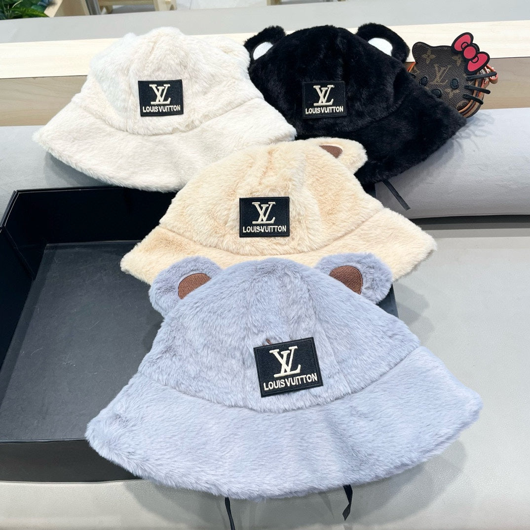LOUIS VUITTON BUCKET HAT IN WHITE  WOOL AND LAMB FUR 434940