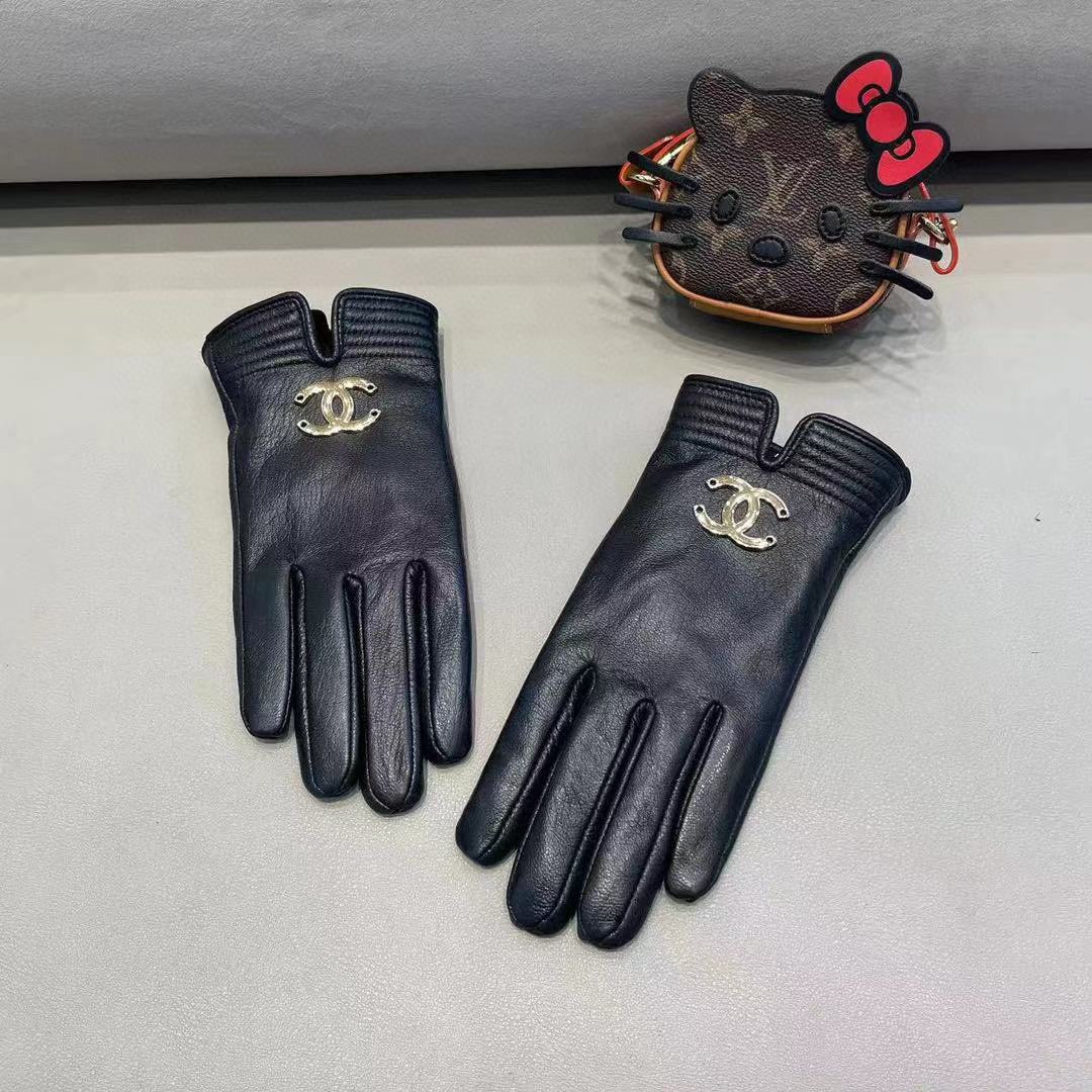 CHANEL GLOVES IN BLACK LAMBSKIN WITH GOLD LOGO 462414