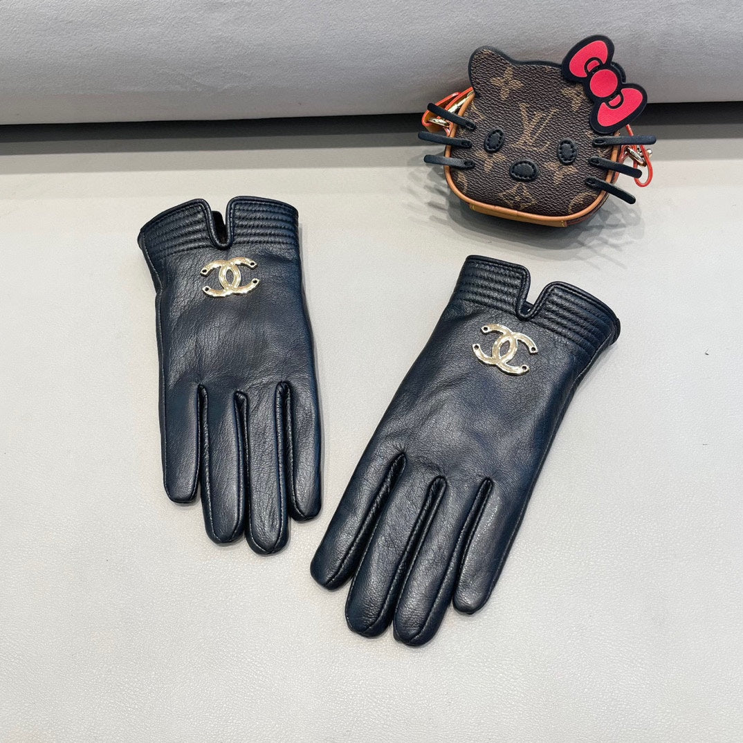 CHANEL GLOVES IN BLACK LAMBSKIN WITH GOLD LOGO 462414