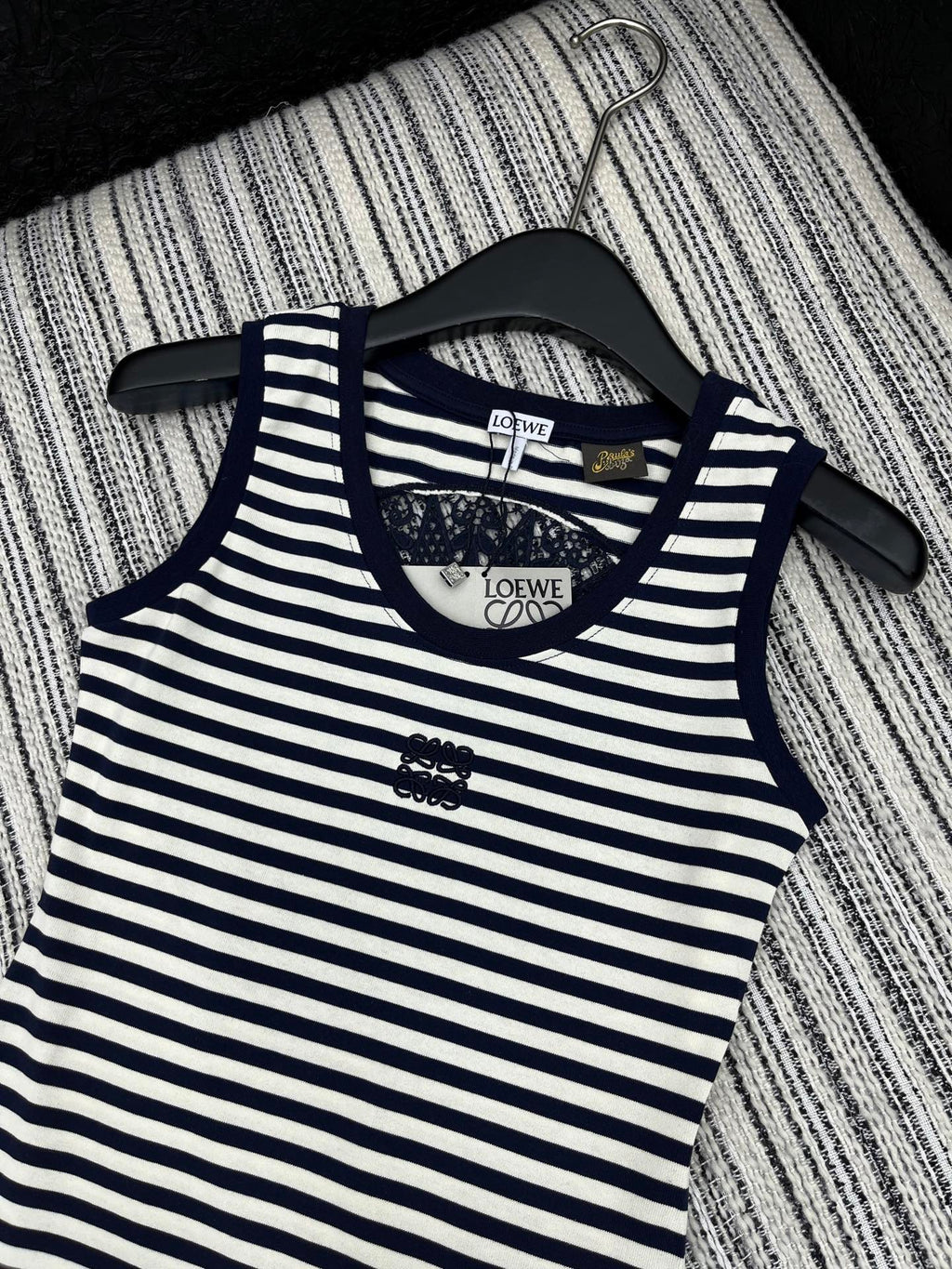SLEEVELESS TOP WITH RAISED EMBROIDERY AND CREW NECK 267982