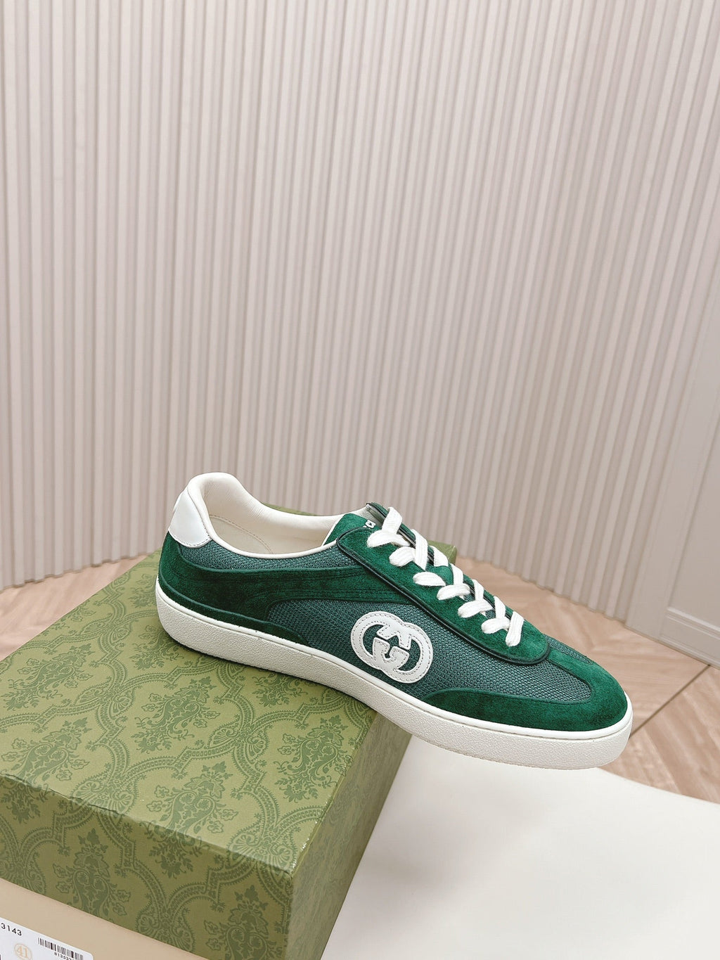 GUCCI SNEAKER WITH INTERLOCKING G IN GREEN FOREST SUEDE AND MESH