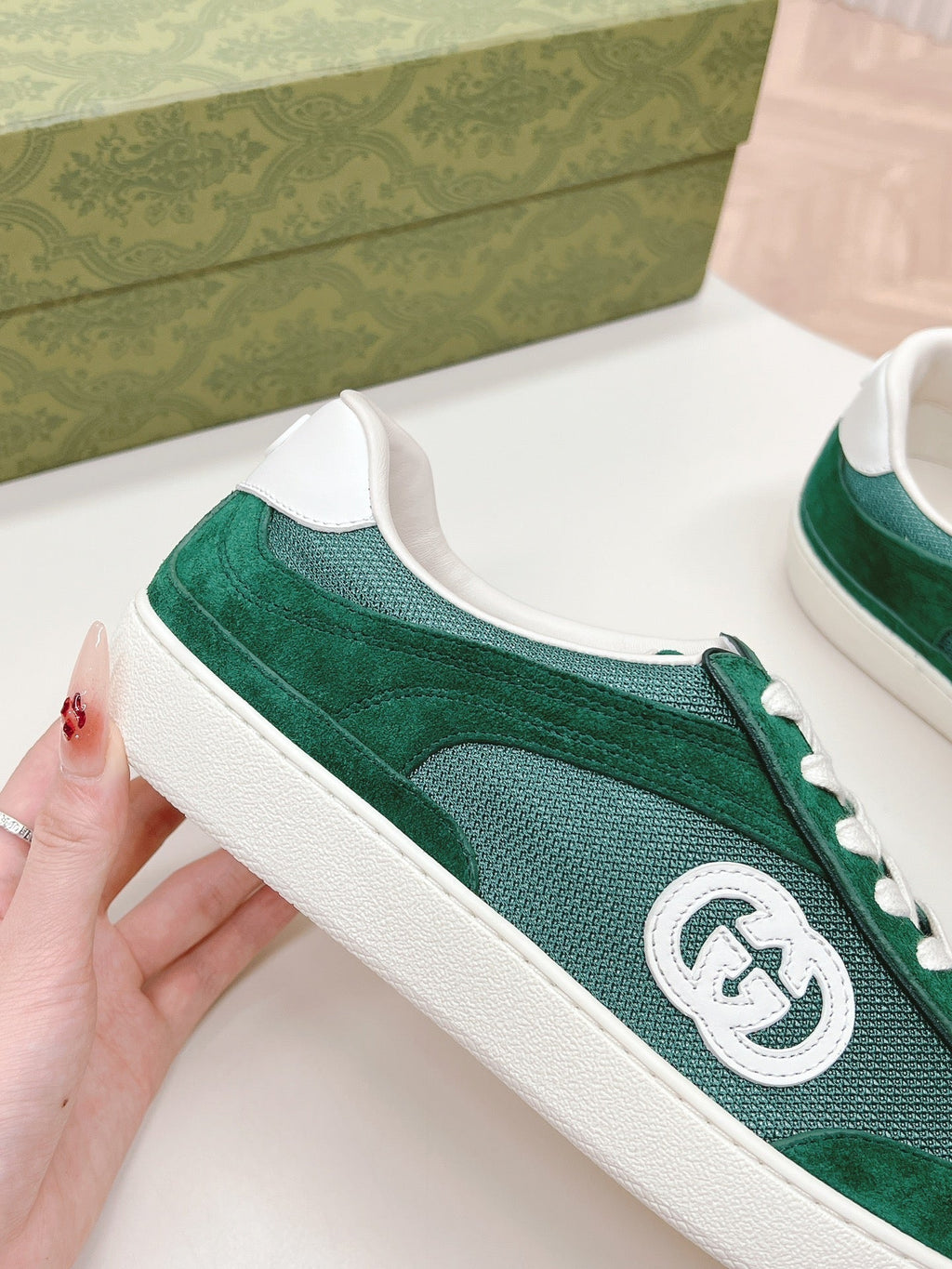 GUCCI SNEAKER WITH INTERLOCKING G IN GREEN FOREST SUEDE AND MESH