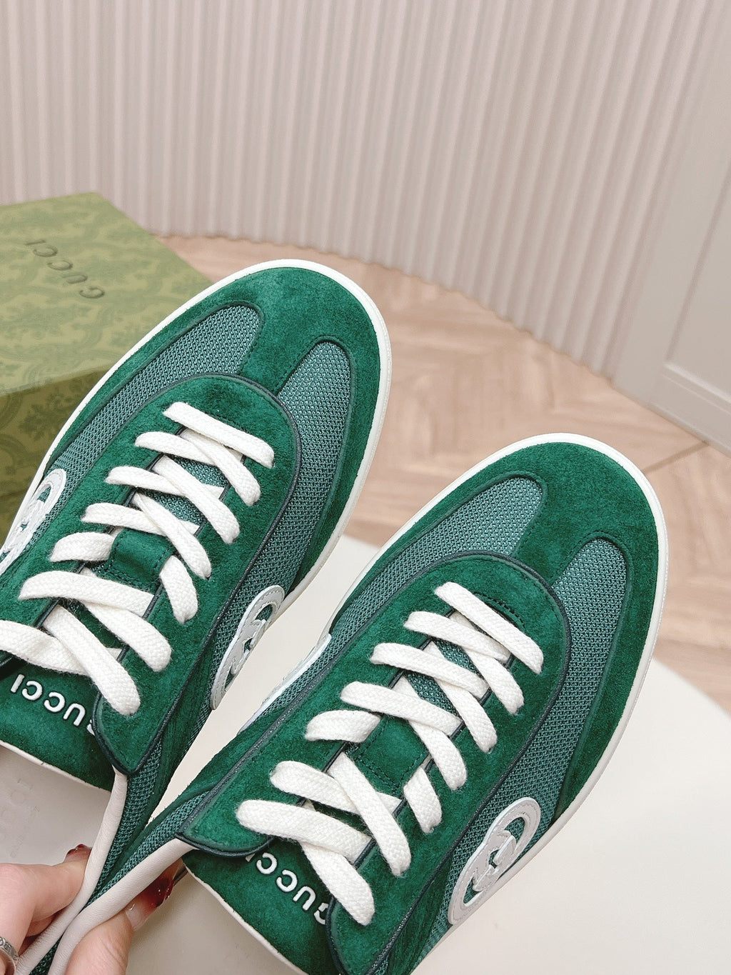 GUCCI SNEAKER WITH INTERLOCKING G IN GREEN FOREST SUEDE AND MESH