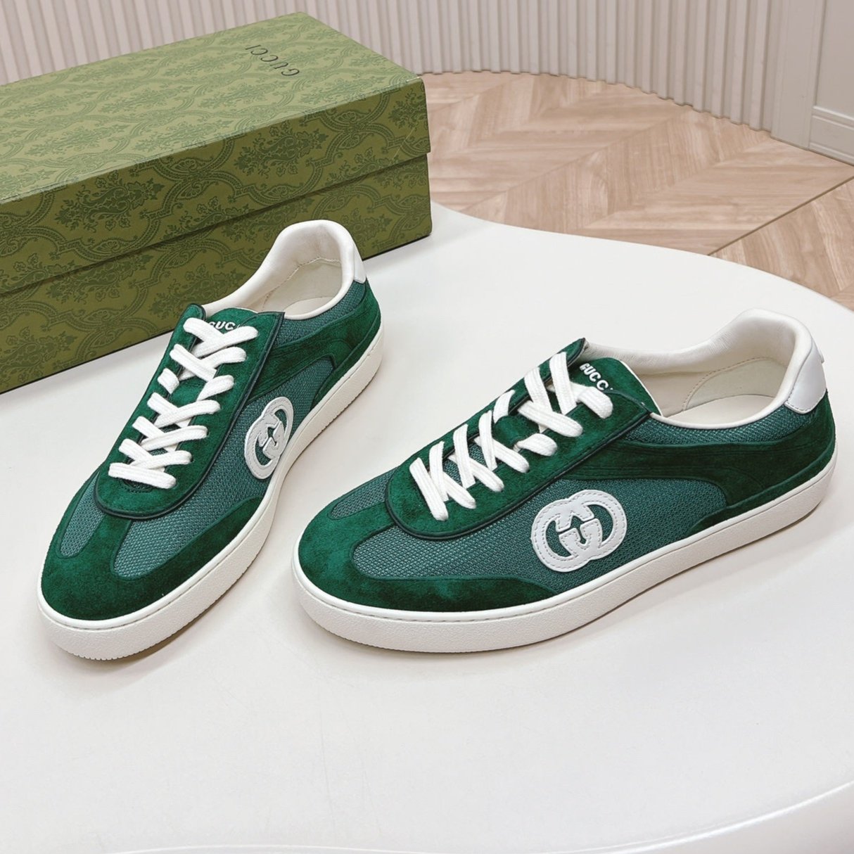 GUCCI SNEAKER WITH INTERLOCKING G IN GREEN FOREST SUEDE AND MESH