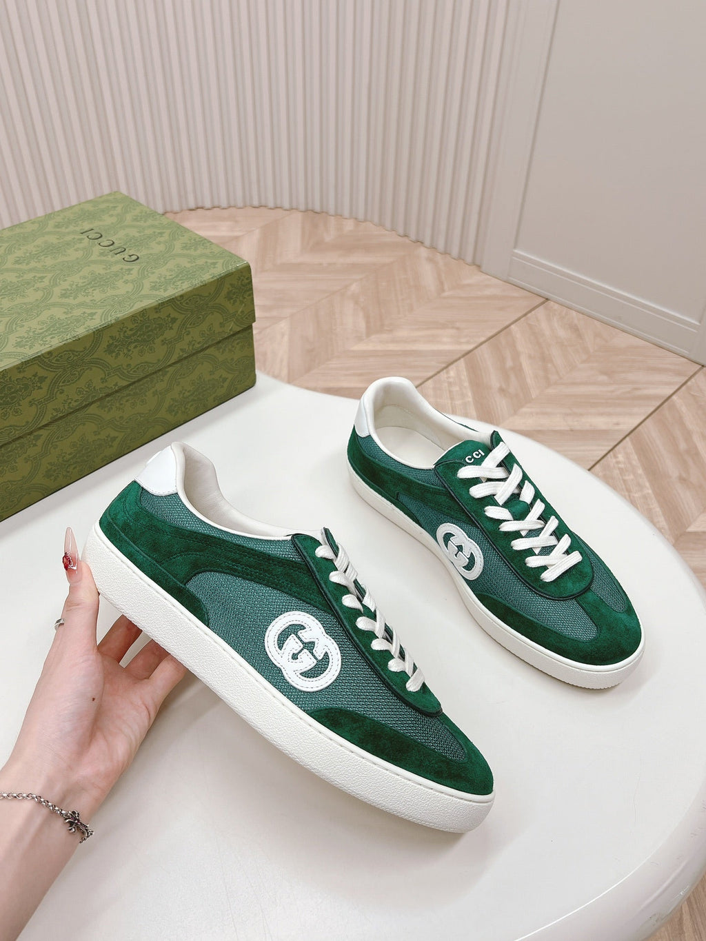 GUCCI SNEAKER WITH INTERLOCKING G IN GREEN FOREST SUEDE AND MESH