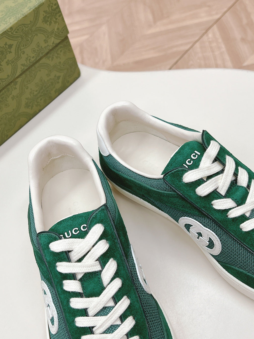 GUCCI SNEAKER WITH INTERLOCKING G IN GREEN FOREST SUEDE AND MESH