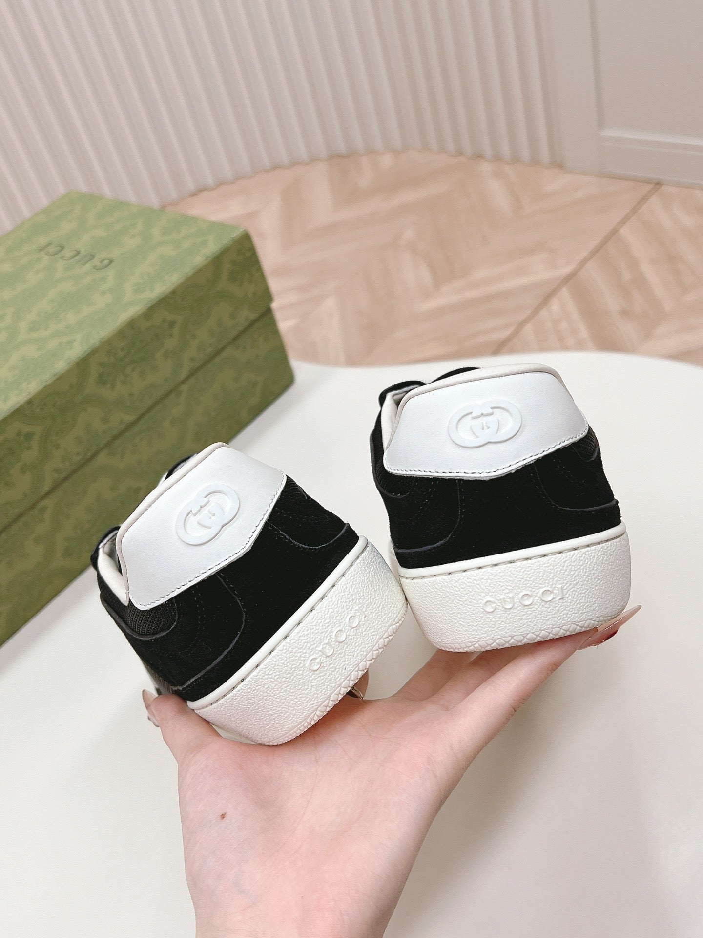 GUCCI SNEAKER WITH INTERLOCKING G IN BLACK SUEDE AND MESH