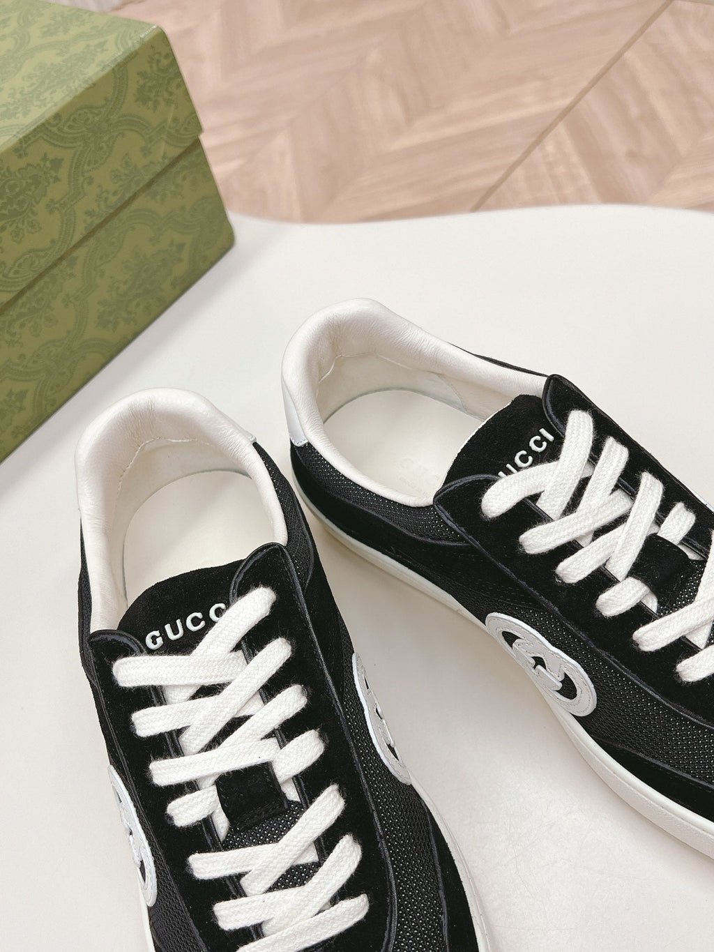 GUCCI SNEAKER WITH INTERLOCKING G IN BLACK SUEDE AND MESH