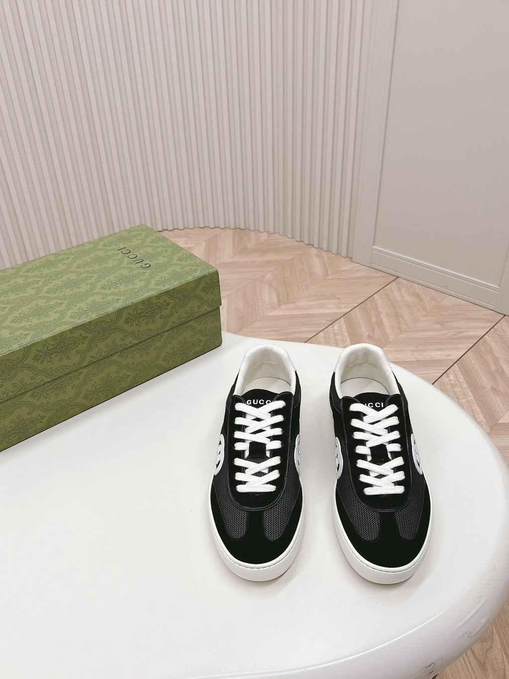 GUCCI SNEAKER WITH INTERLOCKING G IN BLACK SUEDE AND MESH