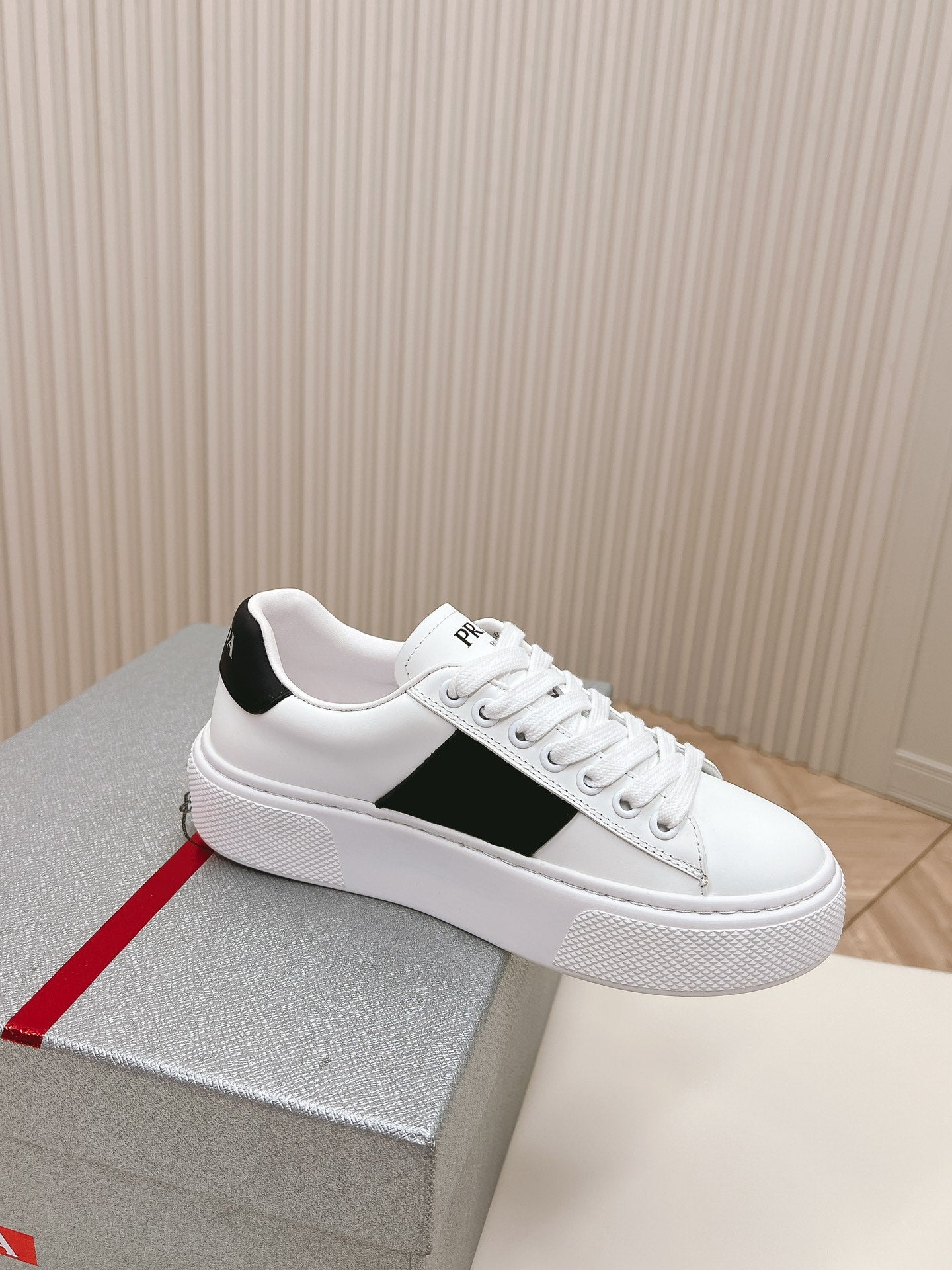 PRADA LEATHER LOGO OUTLET SNEAKERS BLACK AND WHITE CALFSKIN
