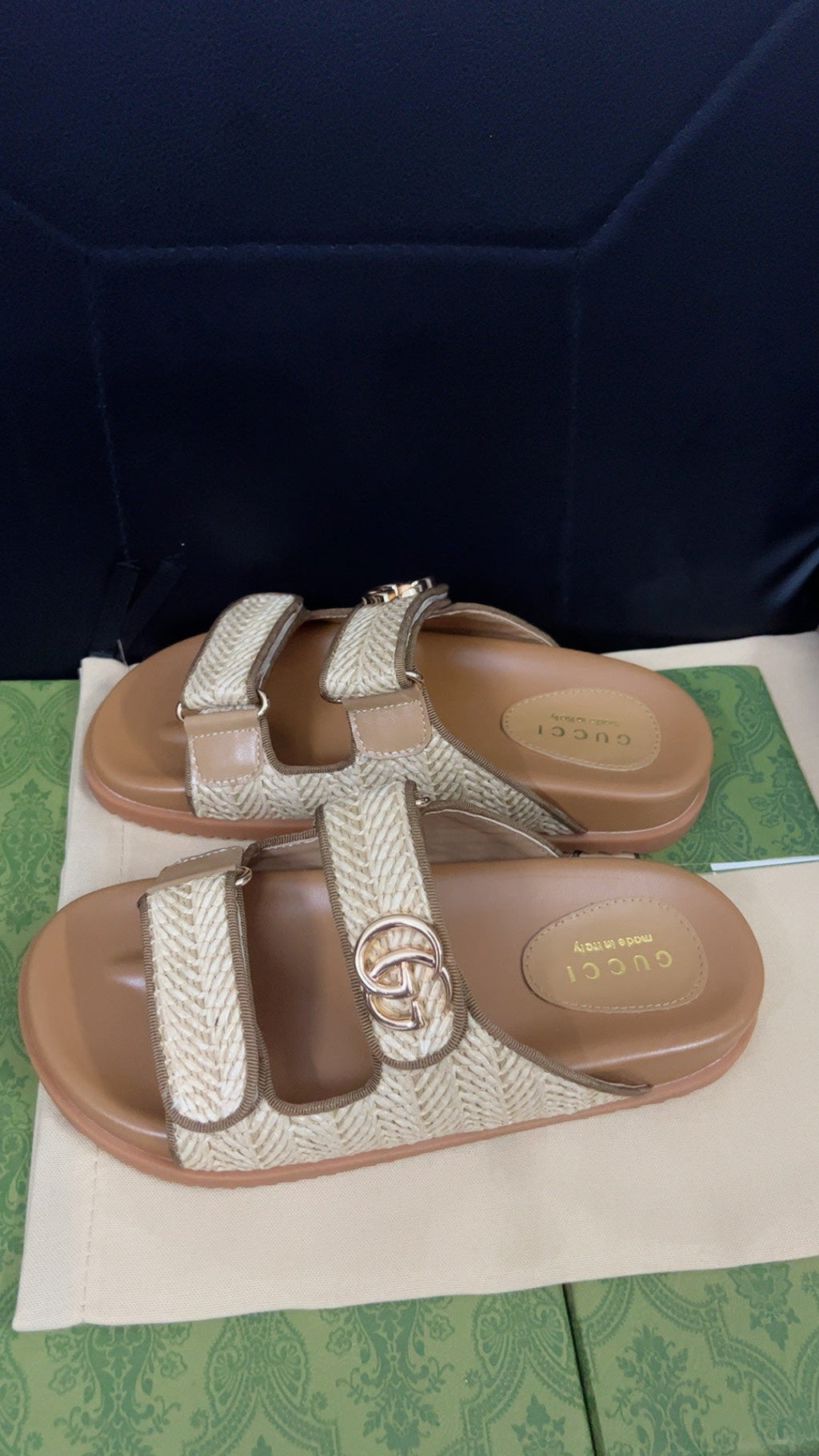 GUCCI SANDAL WITH DOUBLE G CARAMEL CALFSKIN
