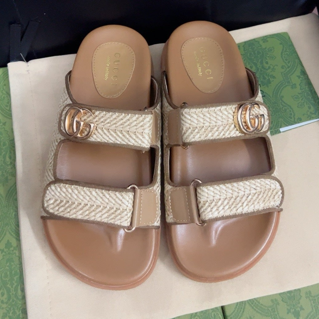 GUCCI SANDAL WITH DOUBLE G CARAMEL CALFSKIN