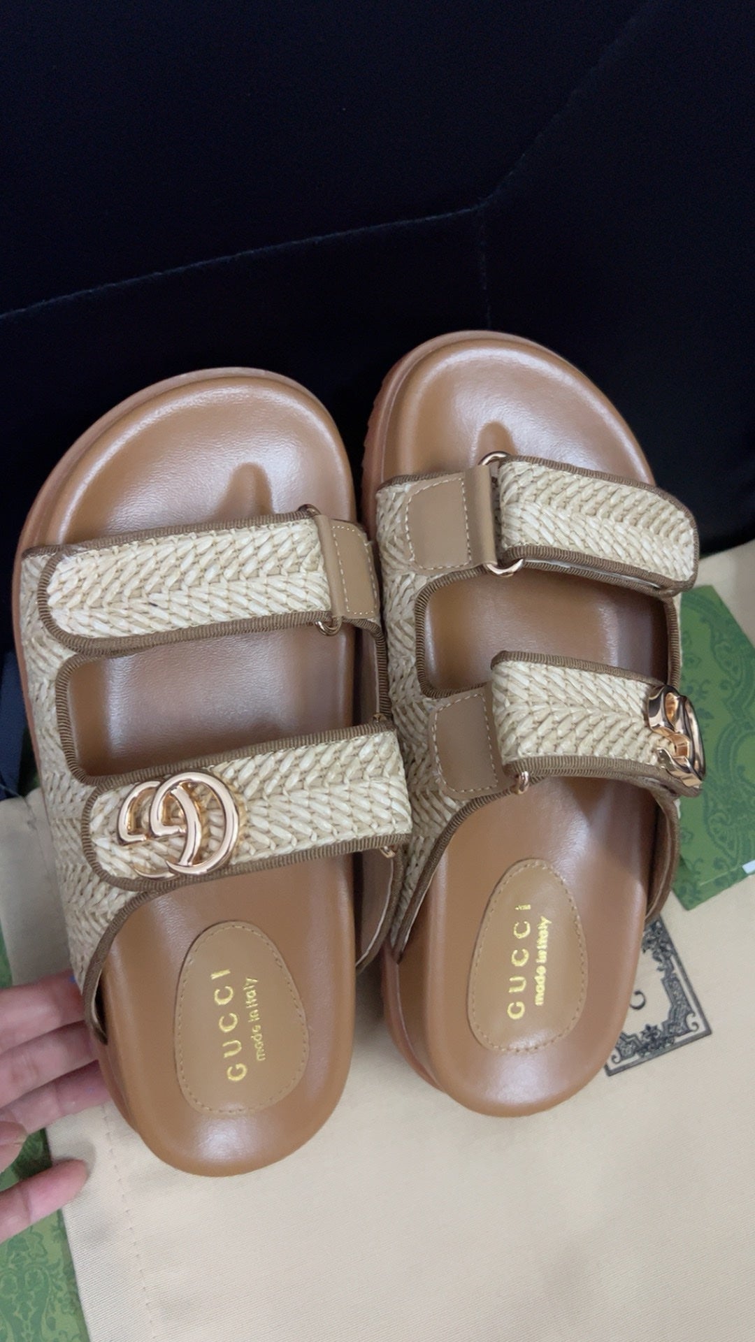 GUCCI SANDAL WITH DOUBLE G CARAMEL CALFSKIN