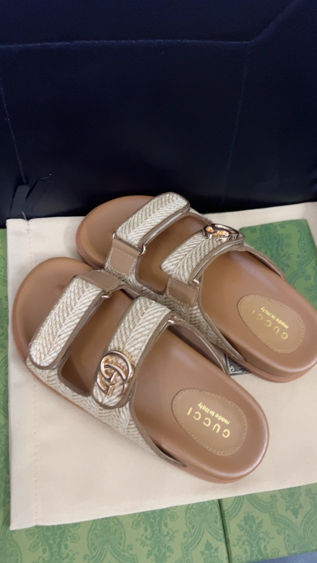 GUCCI SANDAL WITH DOUBLE G CARAMEL CALFSKIN