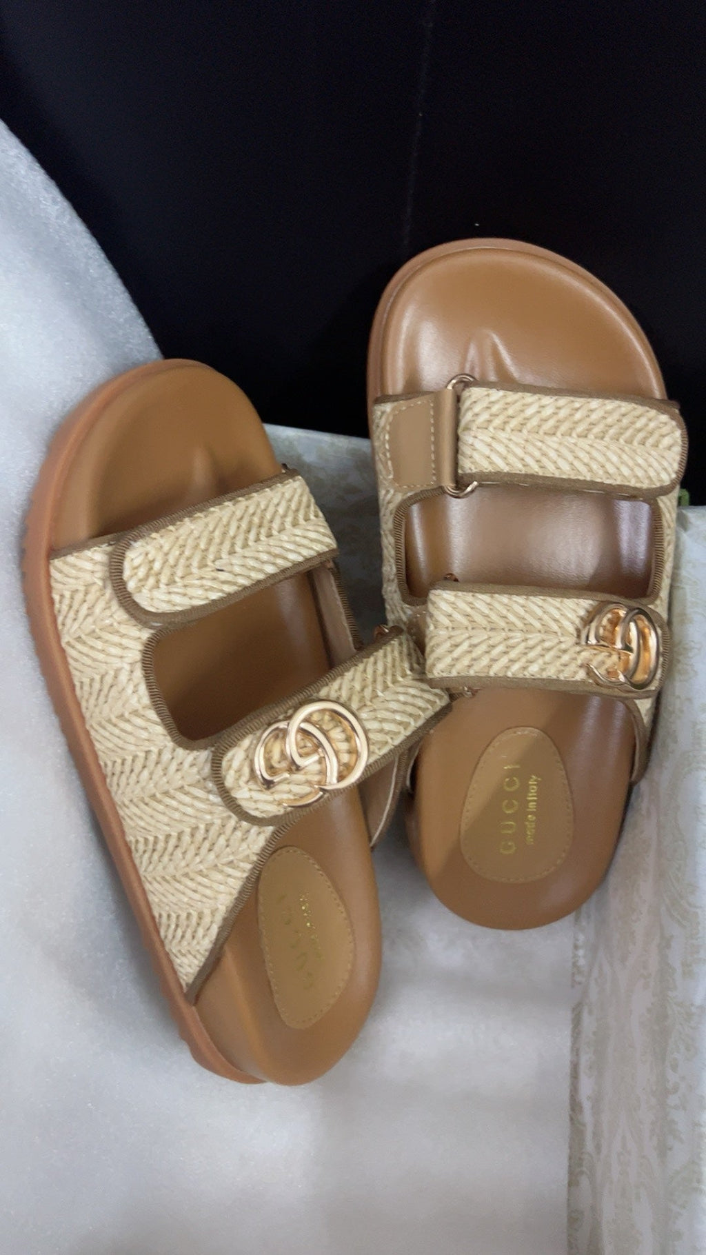 GUCCI SANDAL WITH DOUBLE G CARAMEL CALFSKIN