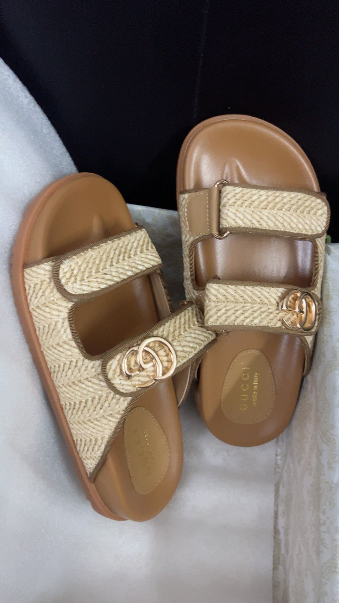 GUCCI SANDAL WITH DOUBLE G CARAMEL CALFSKIN