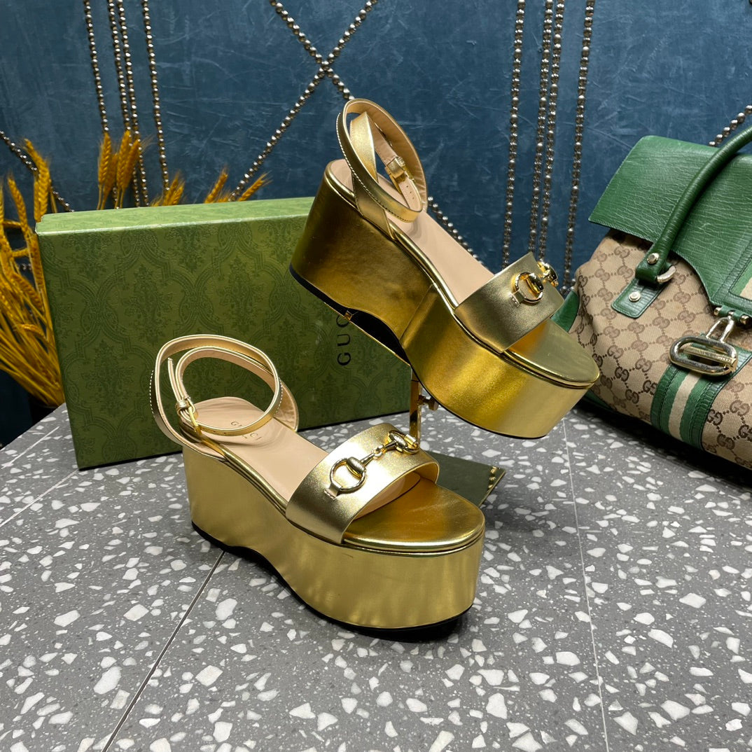 GUCCI HORSEBIT FLATFORM SANDAL METALLIC GOLD CALFSKIN