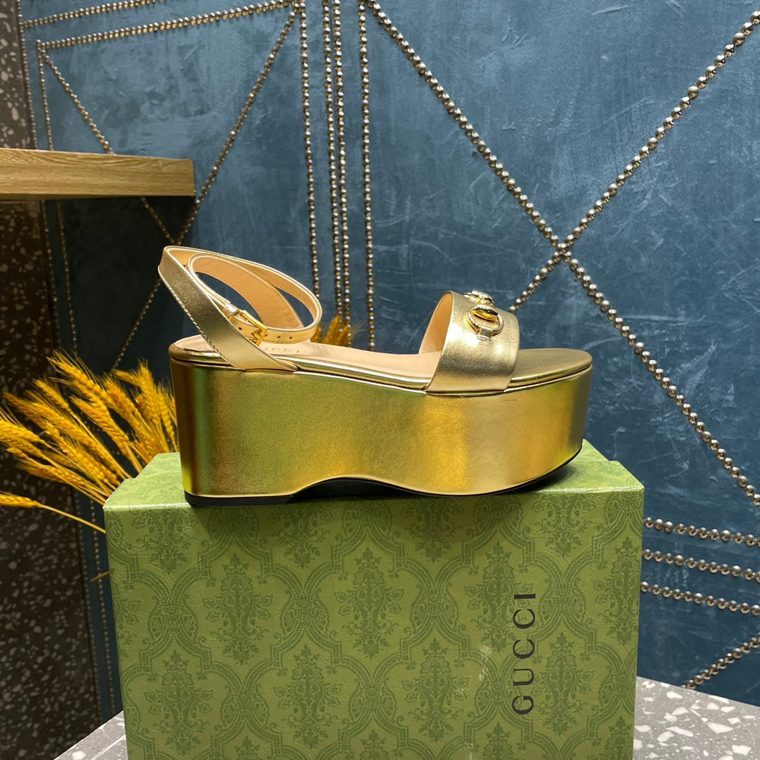 GUCCI HORSEBIT FLATFORM SANDAL METALLIC GOLD CALFSKIN