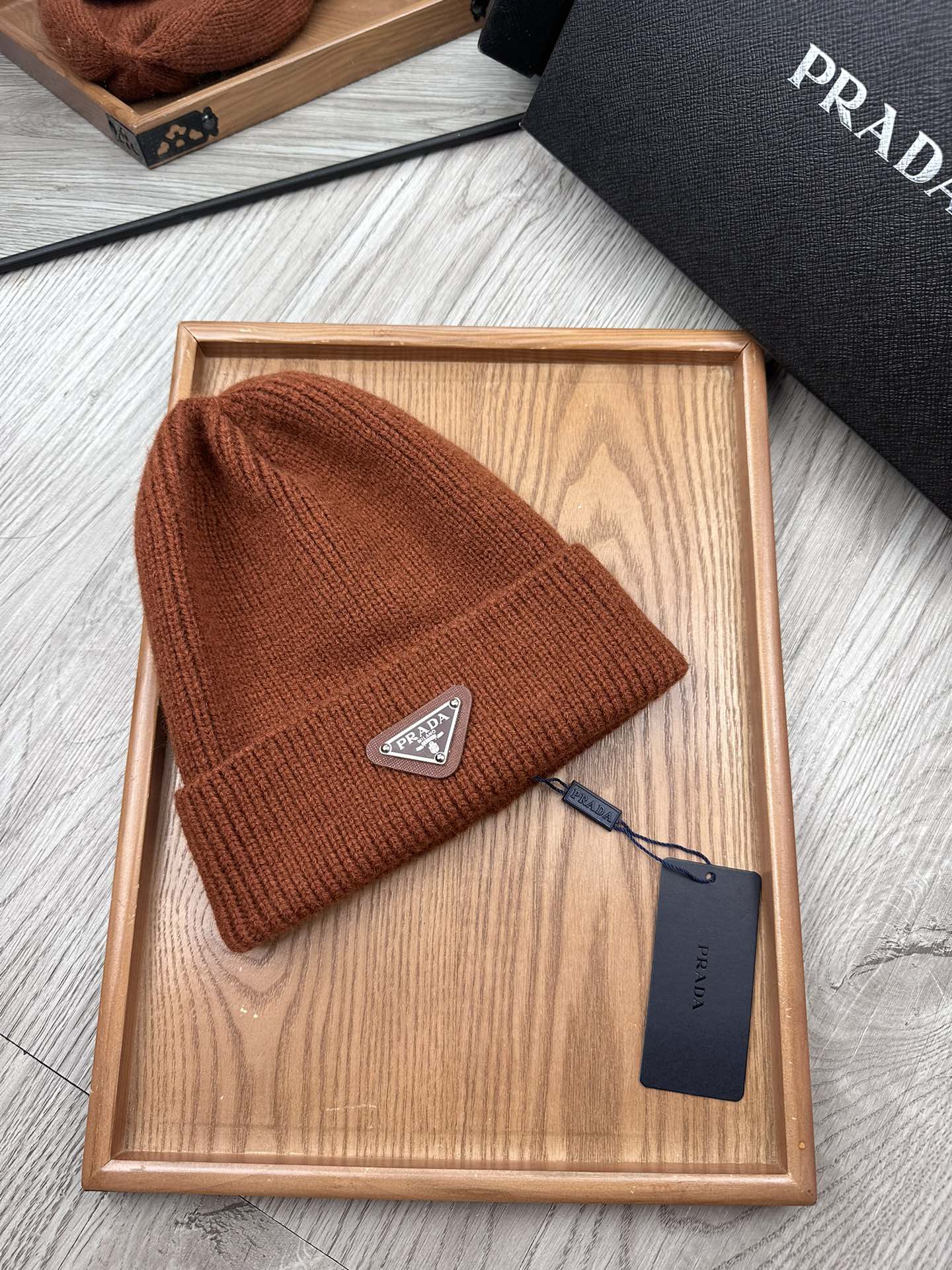 PRADA BEANIE HAT IN RED BROWN WOOL 332398