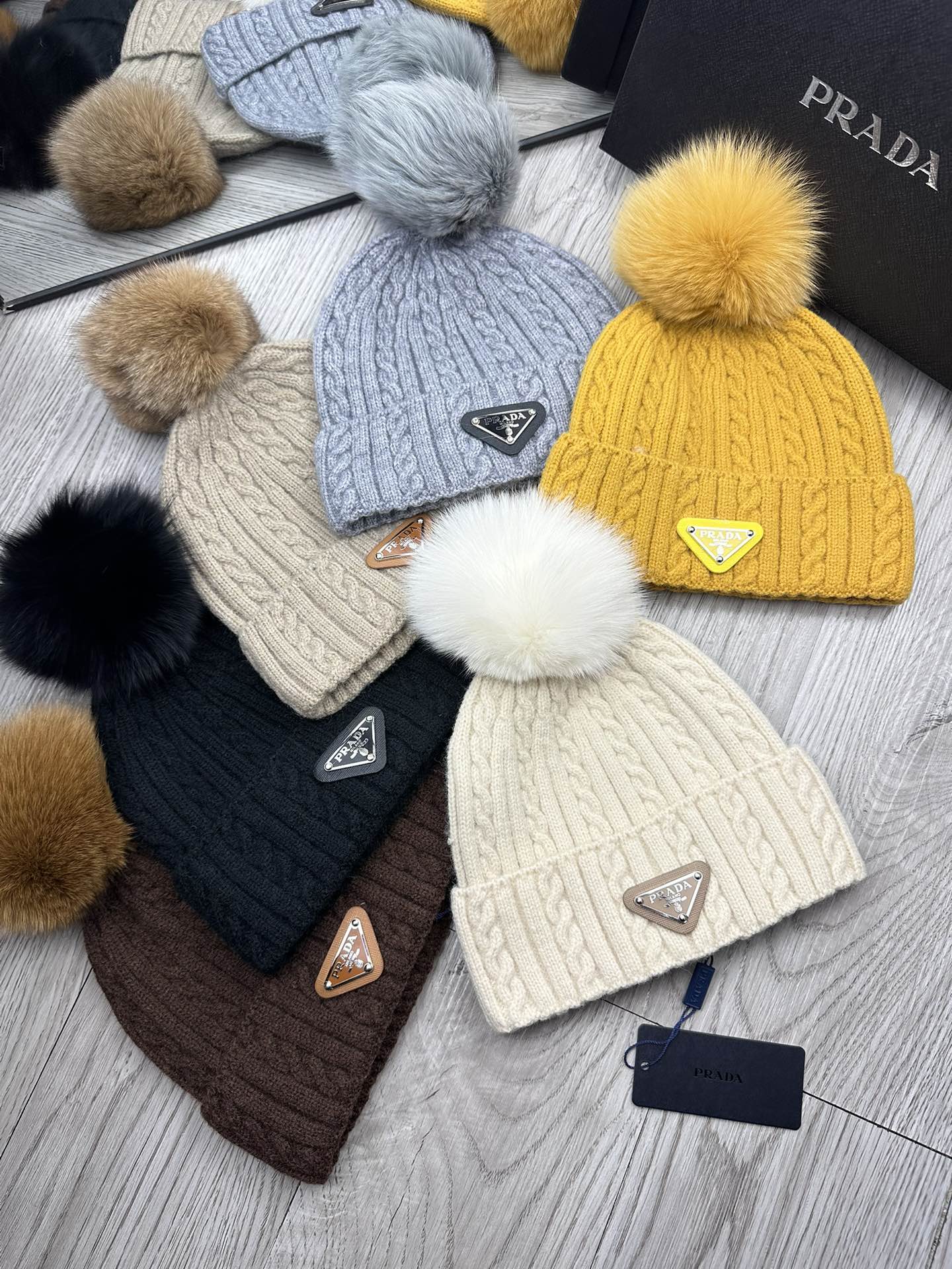 PRADA BEANIE HAT IN BLACK WOOL 352368