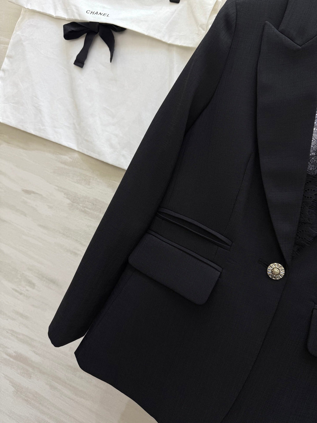 CHANEL 26S LACE-TRIMMED BLAZER 809