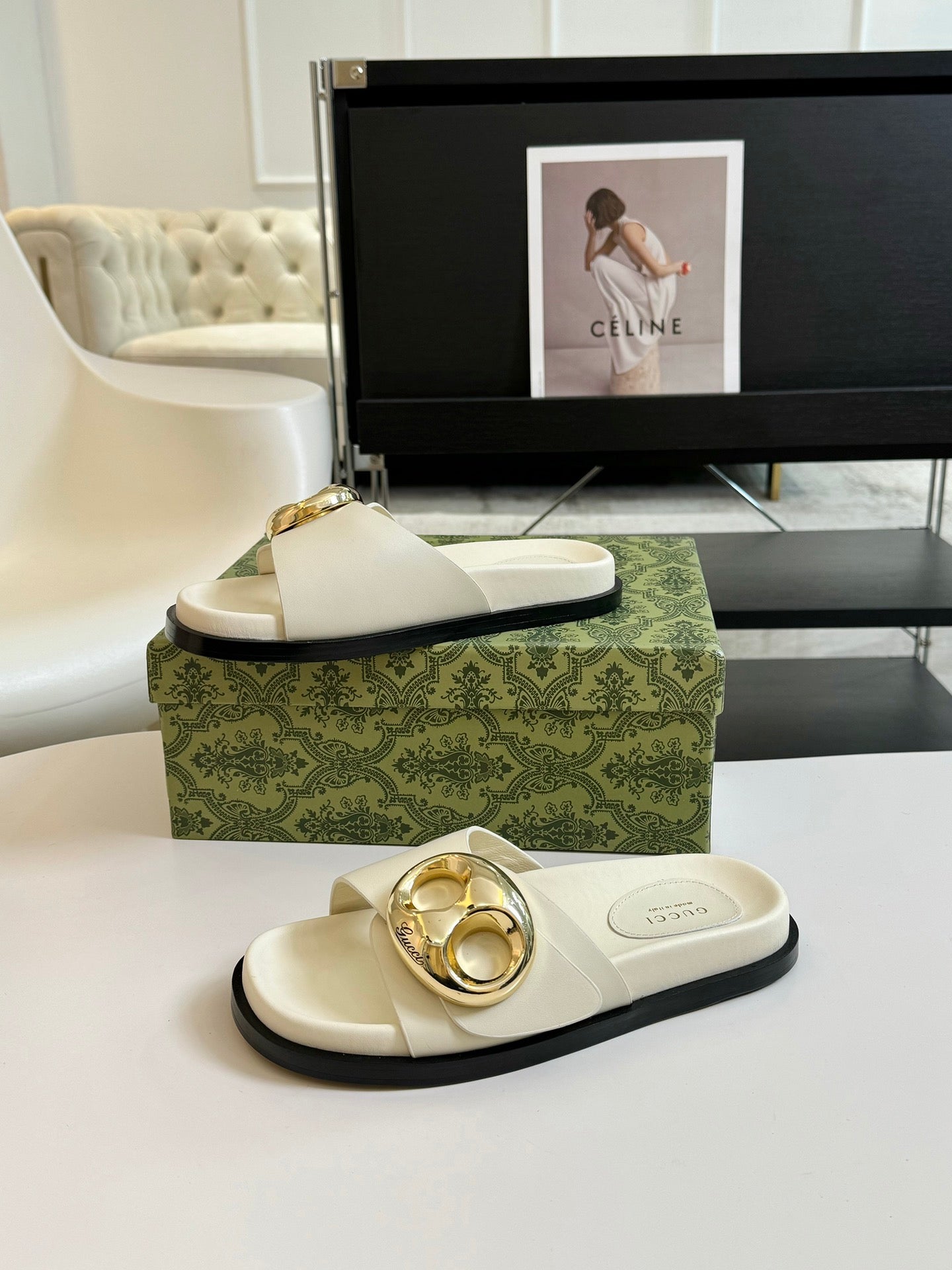 GUCCI WOMEN'S SLIPPER IN WHITE CALFSKIN WITH GOLD HARDWARE