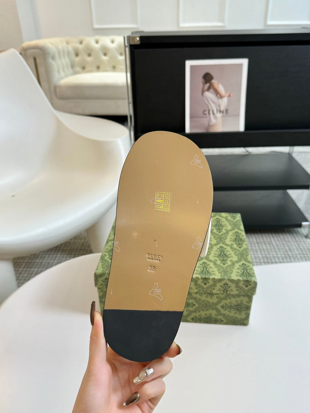 GUCCI WOMEN'S SLIPPER IN WHITE CALFSKIN WITH GOLD HARDWARE